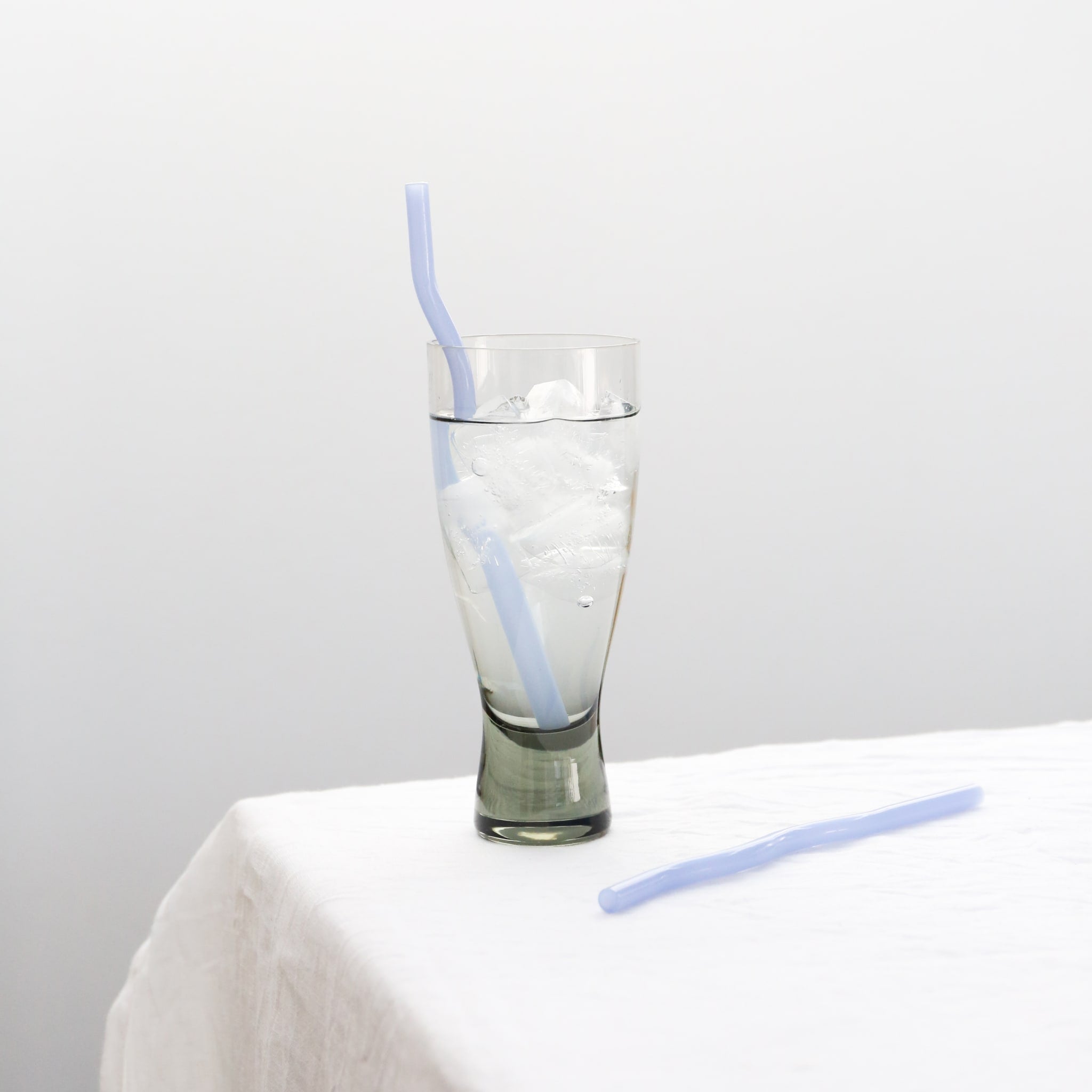 DESIGNSTUFF Curve Glass Straw Set of 4 - Reusable, Eco-Friendly Drinking Straws for Smoothies, Cocktails & Iced Coffee - Perfect for Home, Office & Outdoor Use