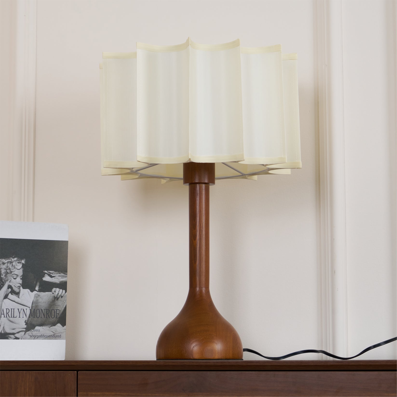 Modern Hakka Table Lamp - Stylish LED Bedside Light for Home & Office Decor - Perfect for Bedroom, Living Room, and Study Desk Lighting