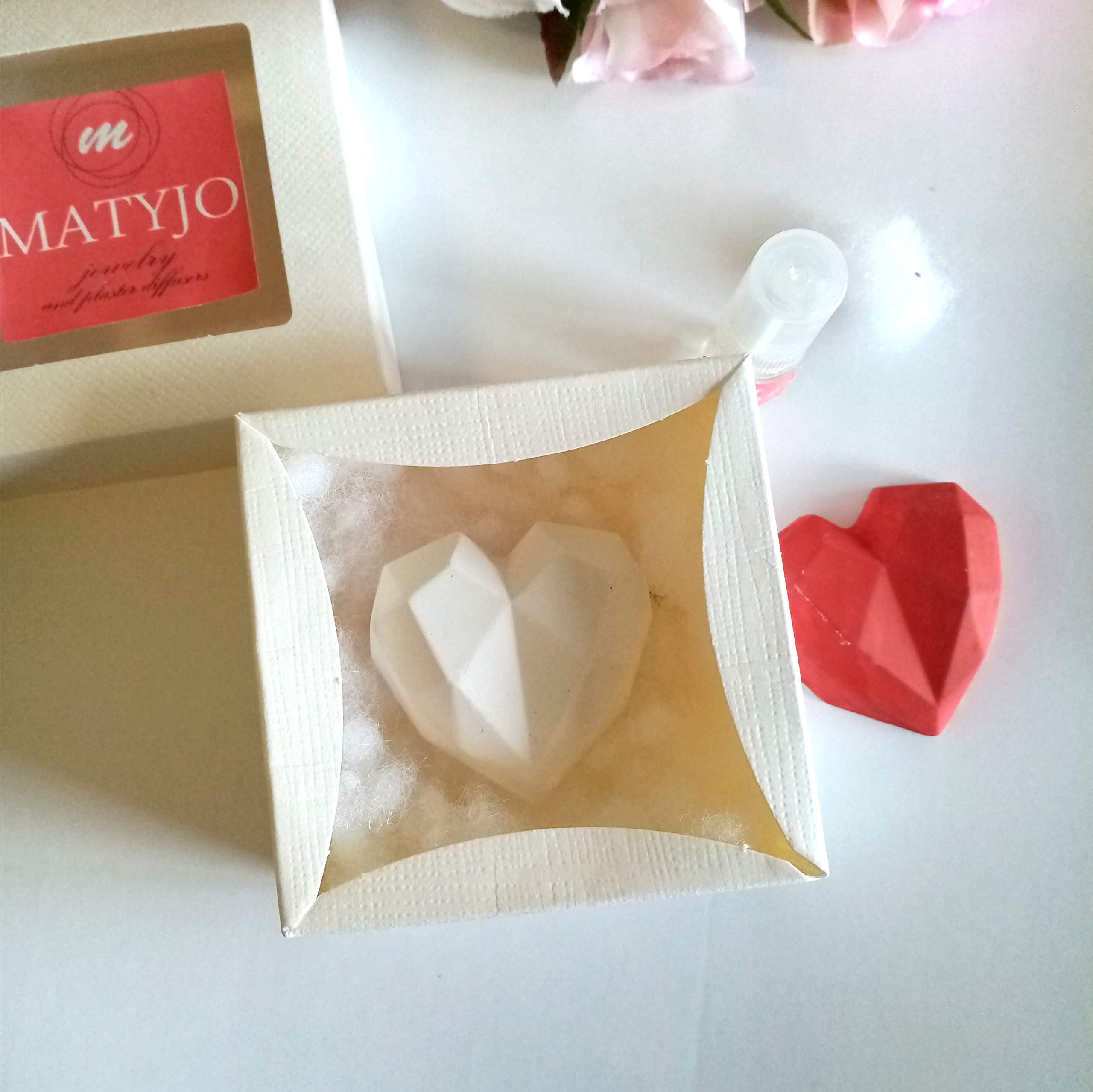 Romantic Heart-Shaped Aromatherapy Diffuser - Car Vent Clip, Home Fragrance, Bridal Shower Favor & Car Air Freshener | Perfect for Valentine's Day, Weddings & Home Decor