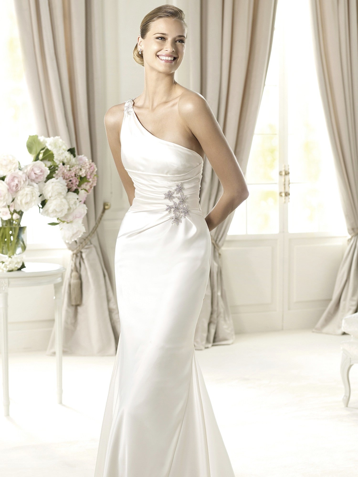 Pronovias Ugarte Wedding Dress - Elegant Lace Bridal Gown for Bride | Perfect for Church Ceremony, Beach Wedding & Formal Reception