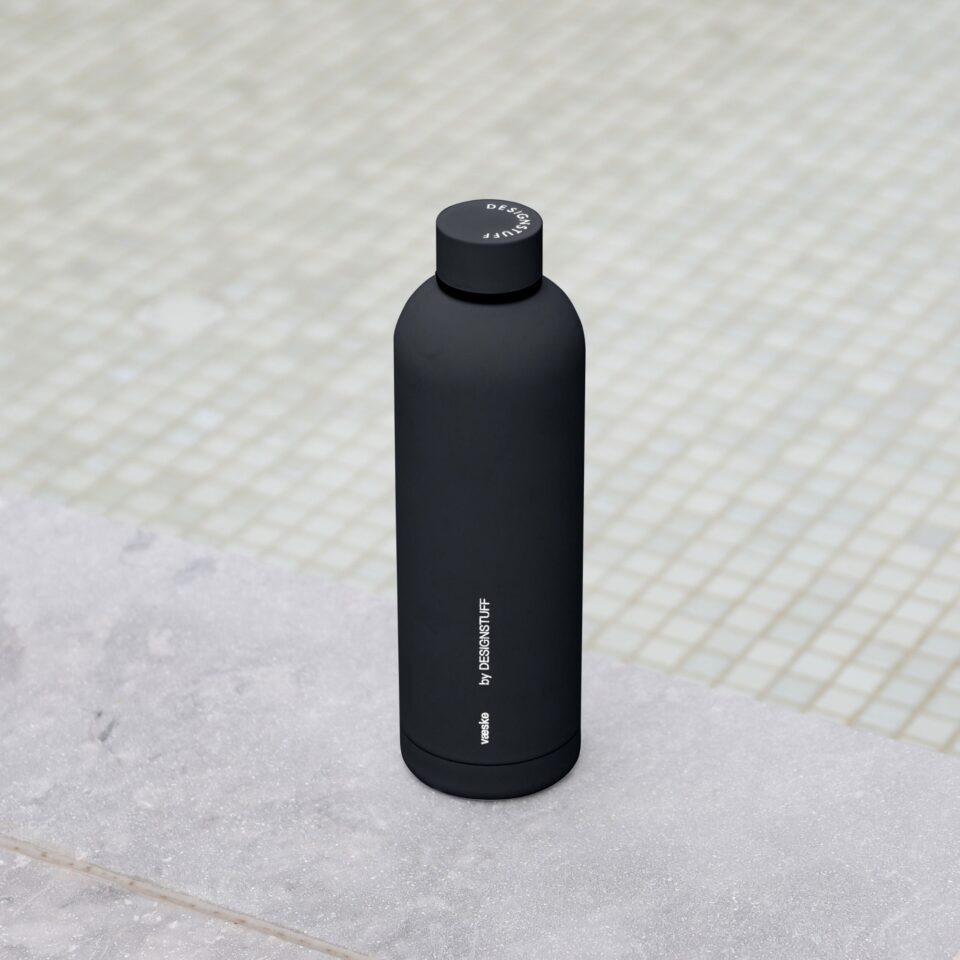 DESIGNSTUFF 750ml Insulated Stainless Steel Water Bottle - Leakproof, BPA-Free, Vacuum Insulated for Hot & Cold Drinks - Perfect for Gym, Hiking, Travel & Office Use - Black