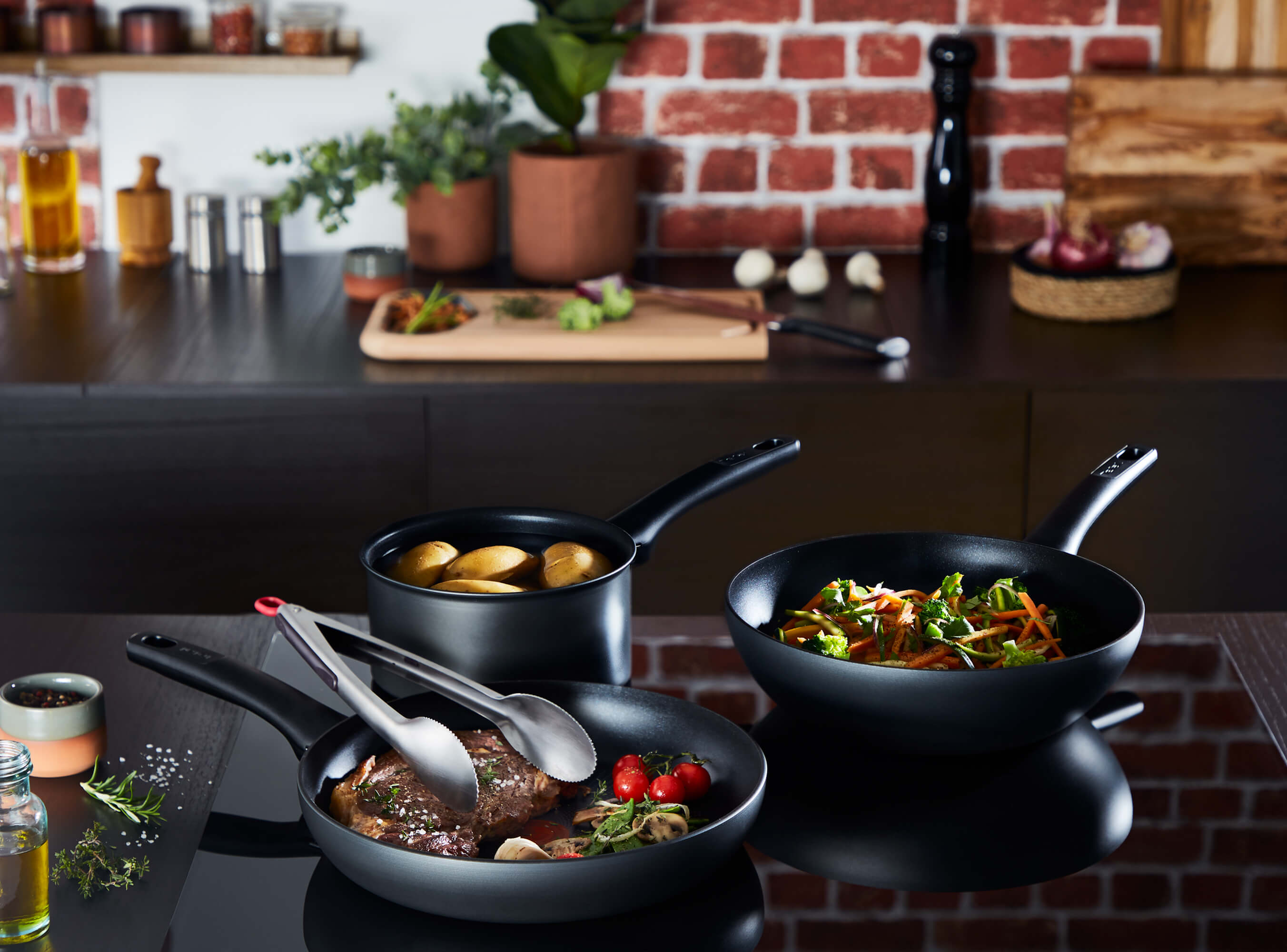 Tefal Ultimate Non Stick Induction Wok 28cm – Professional Carbon Steel Stir Fry Pan for Gas & Electric Stoves – Perfect for Asian Cooking, Stir Frying & Deep Frying