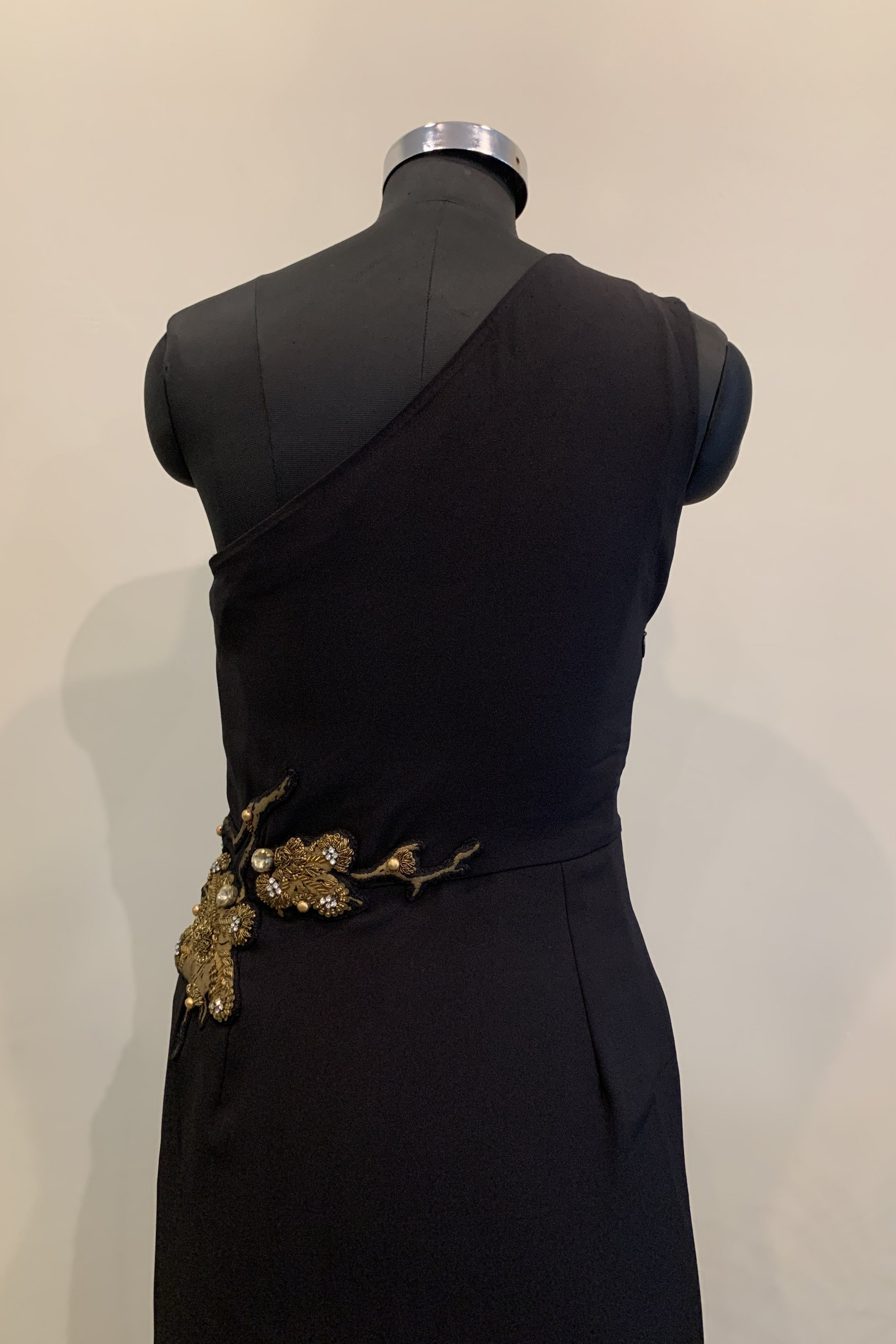 Seerat Kapoor Black One Shoulder Slit Dress - Elegant Evening Gown for Parties, Prom & Special Occasions