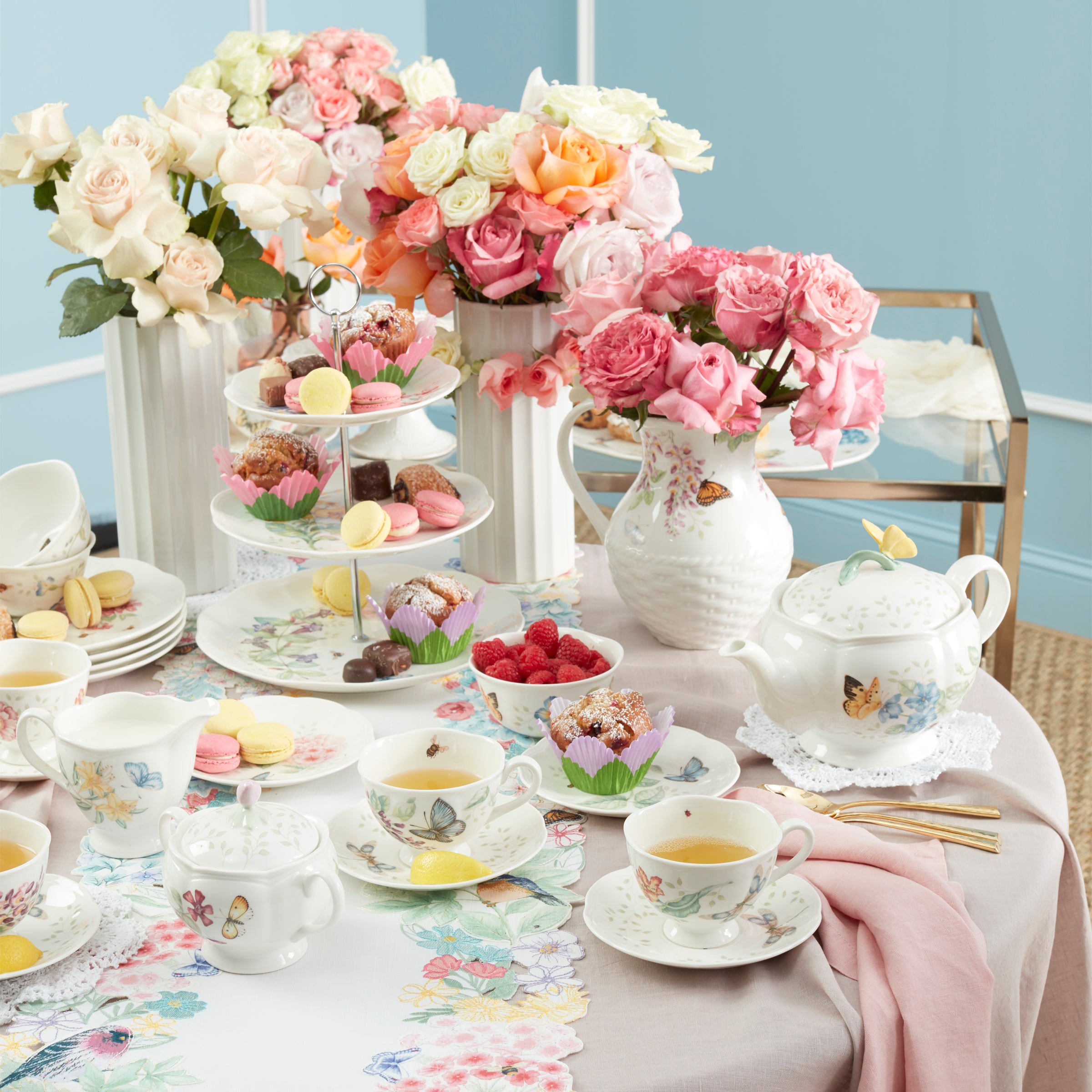 Butterfly Meadow 28-Piece Dinnerware Set - Porcelain Plates, Bowls & Mugs for Family Dining, Dinner Parties & Everyday Use