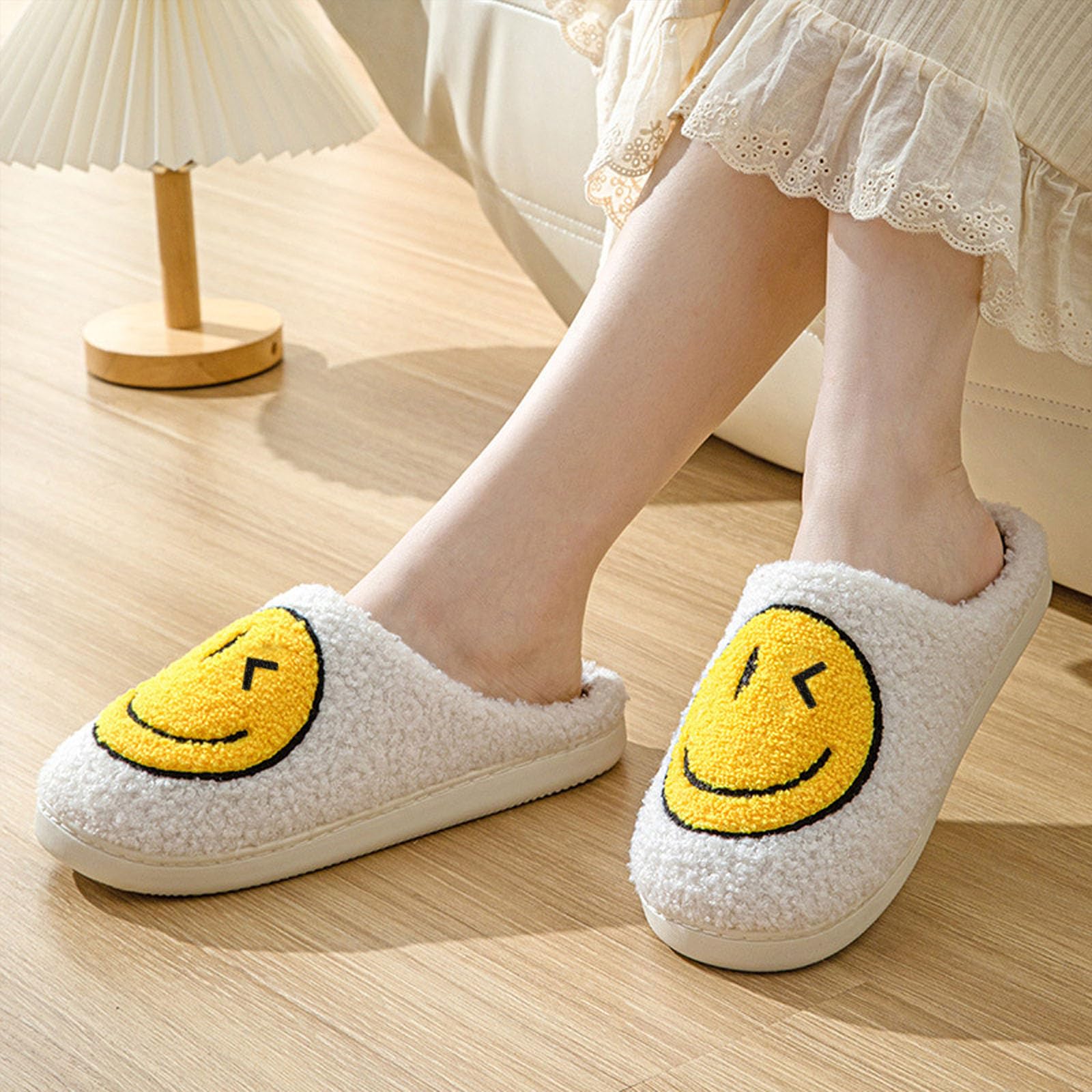 **Geibiu Women's Retro Smile Face Slippers - Soft Plush Fuzzy Indoor/Outdoor House Shoes for Warmth & Comfort - Perfect for Lounge, Dorm, Spa & Gift Giving**
