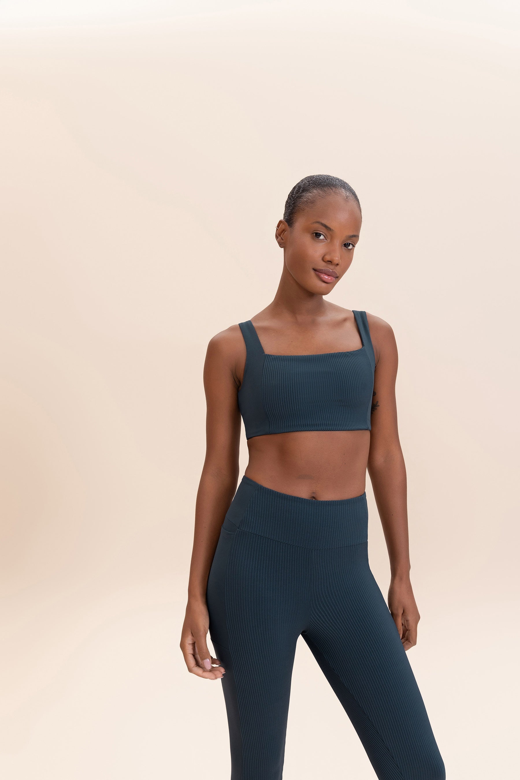 High Waist Ribbed Glossy Sports Bra for Women - Seamless Workout Top for Yoga, Running & Gym - Comfortable & Stylish Activewear