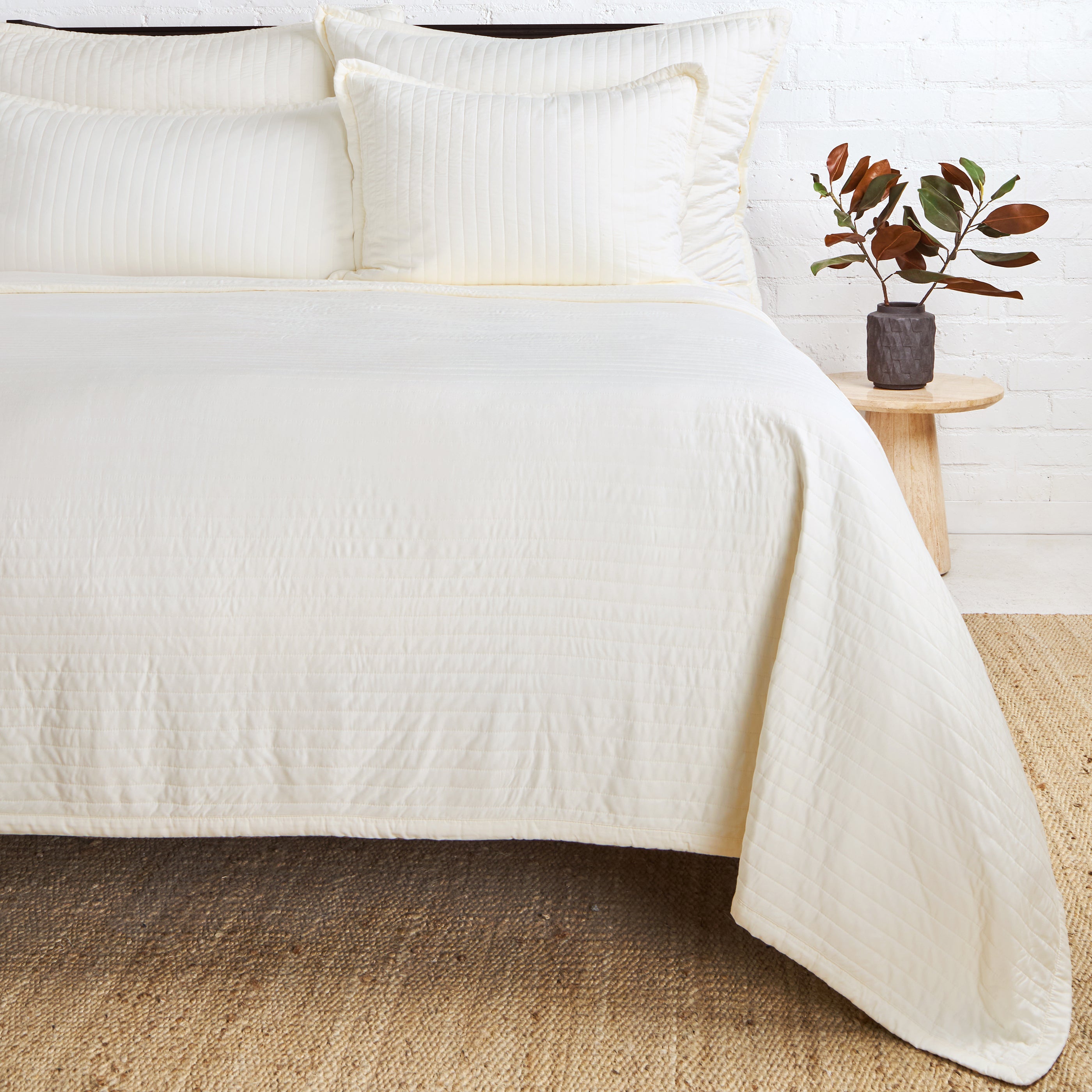 Carlyle Coverlet - Soft & Lightweight Bedspread for All Seasons | Perfect for Bedroom, Guest Room, and Dorm Decor | Cozy Home & Hotel Use