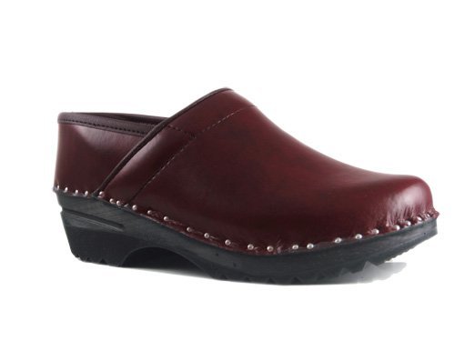 Comfortable Women's Clogs for Walking & Nursing - Slip-Resistant Garden Shoes for Nurses, Teachers & Healthcare Workers