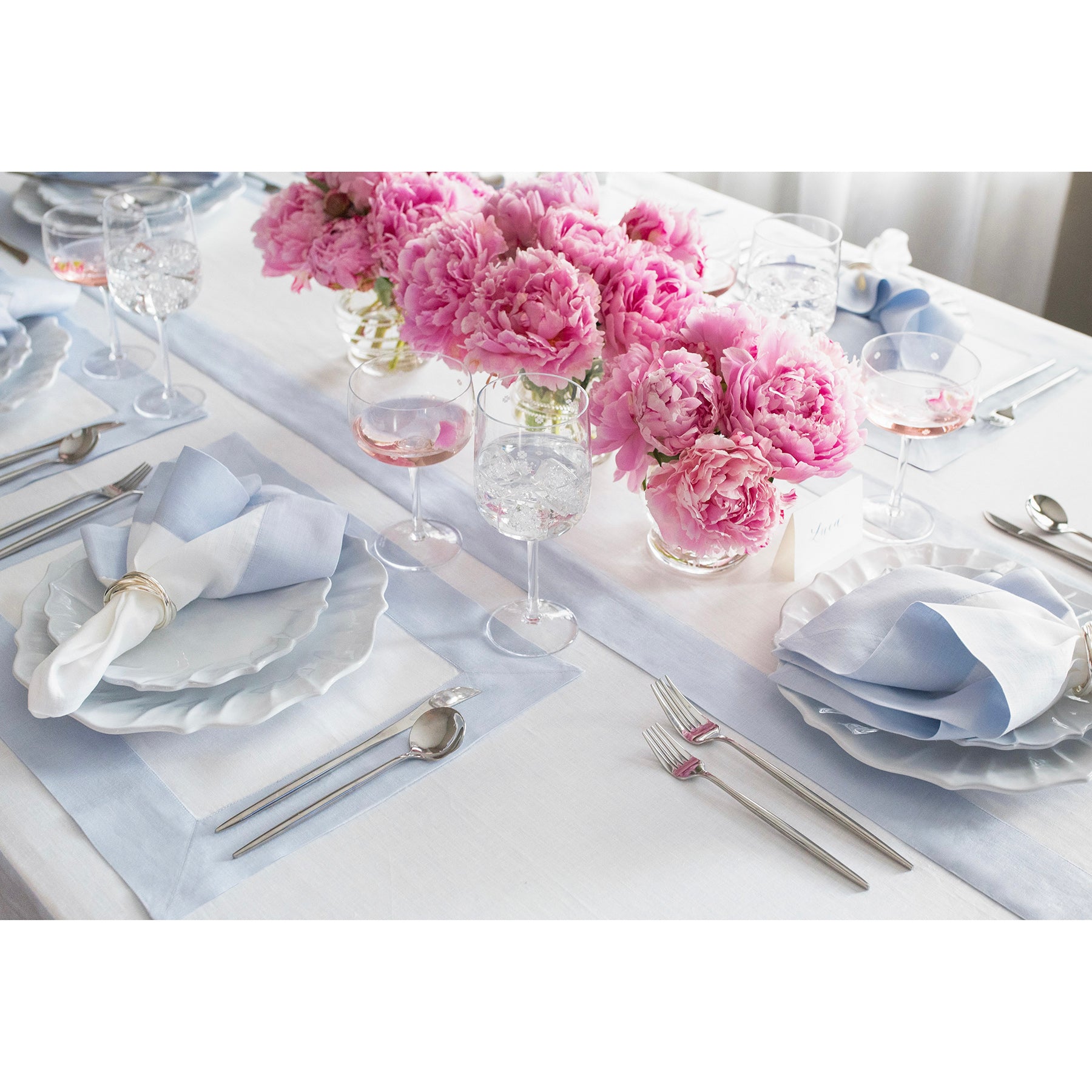Stylish Contempo Table Runner for Dining & Decor - Perfect for Holidays, Weddings & Home Decor