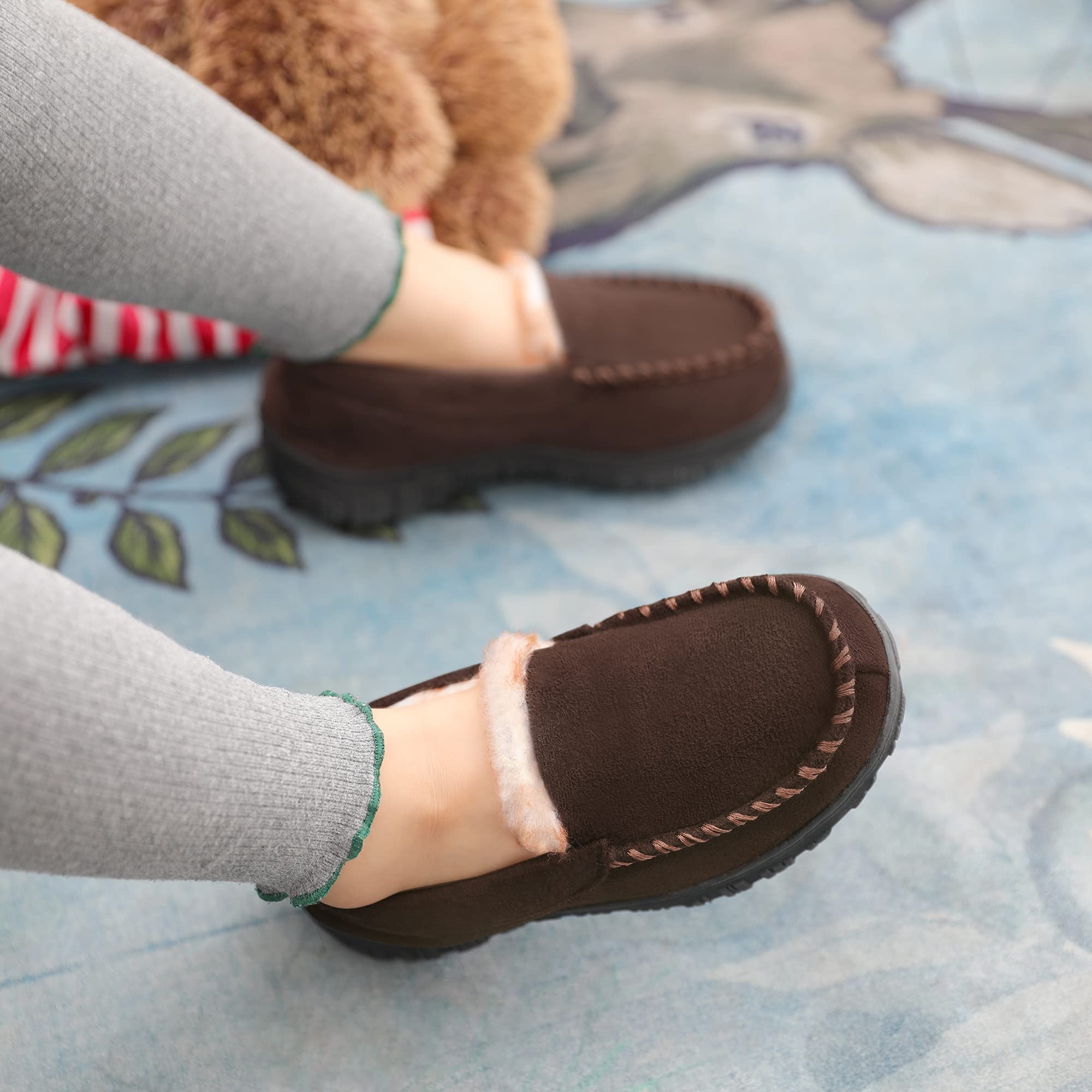 **Boys & Girls Memory Foam Moccasin Slippers - Non-Slip Indoor/Outdoor House Shoes for Kids - Perfect for Home, School & Playtime**