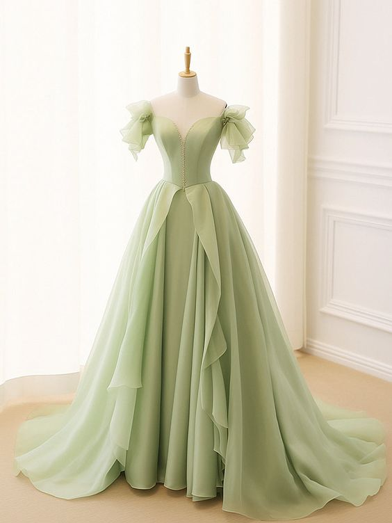 Elegant Green A-Line Tulle Long Prom Dress with V-Neck - Formal Evening Gown for Homecoming, Wedding Guest & Special Occasions