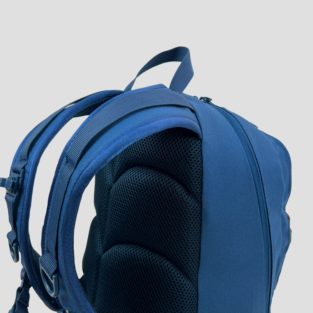 Black Wolf Arrow II 20L Lightweight Hiking Backpack - Waterproof Daypack for Outdoor Adventures, Travel & Camping - Perfect for Hiking, Trekking & Daily Commute