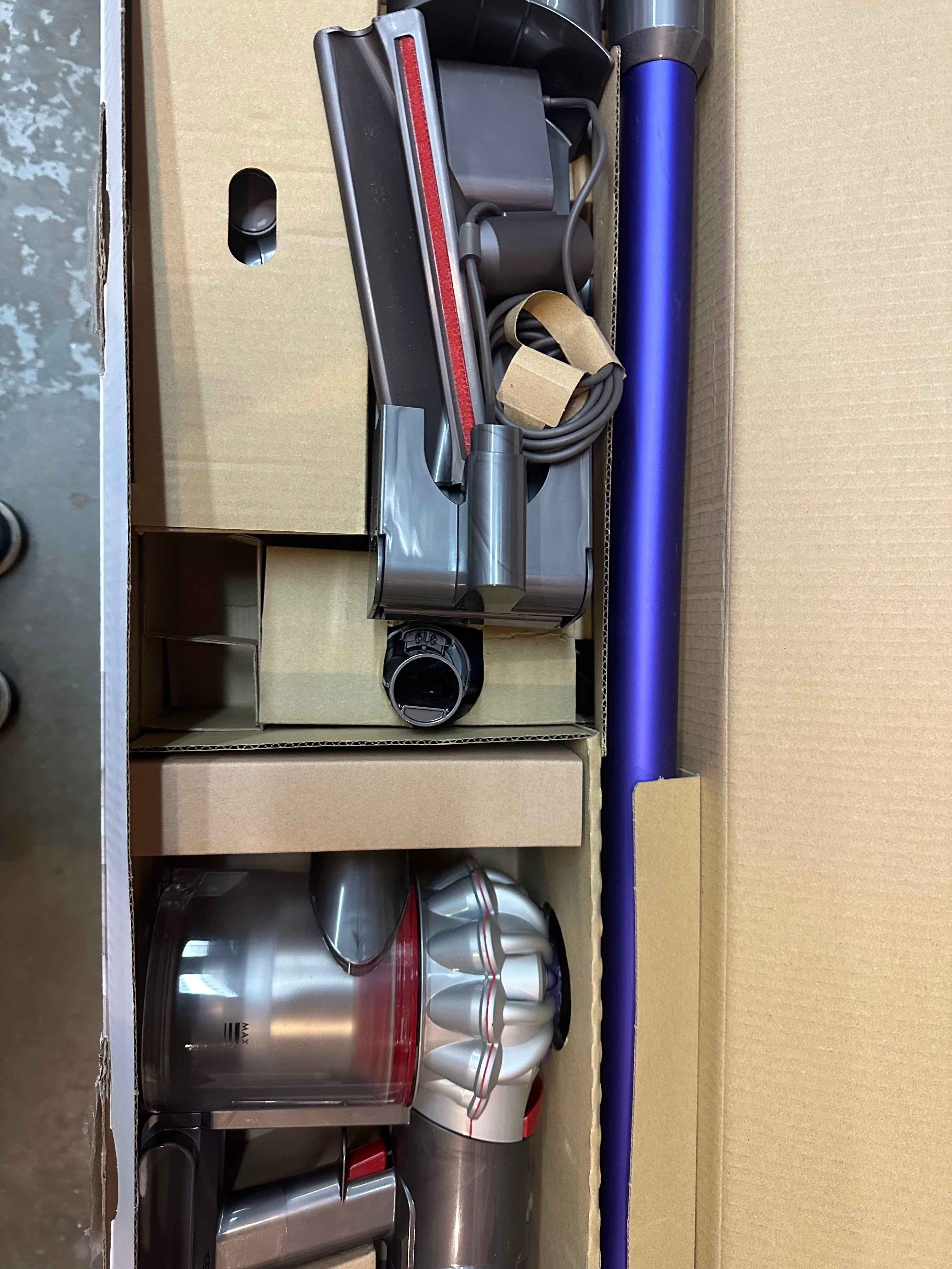Dyson V8 Animal Extra Cordless Stick Vacuum Cleaner - Powerful Suction for Pet Hair & Home Cleaning | Ideal for Hard Floors & Carpets | Lightweight & Easy to Use