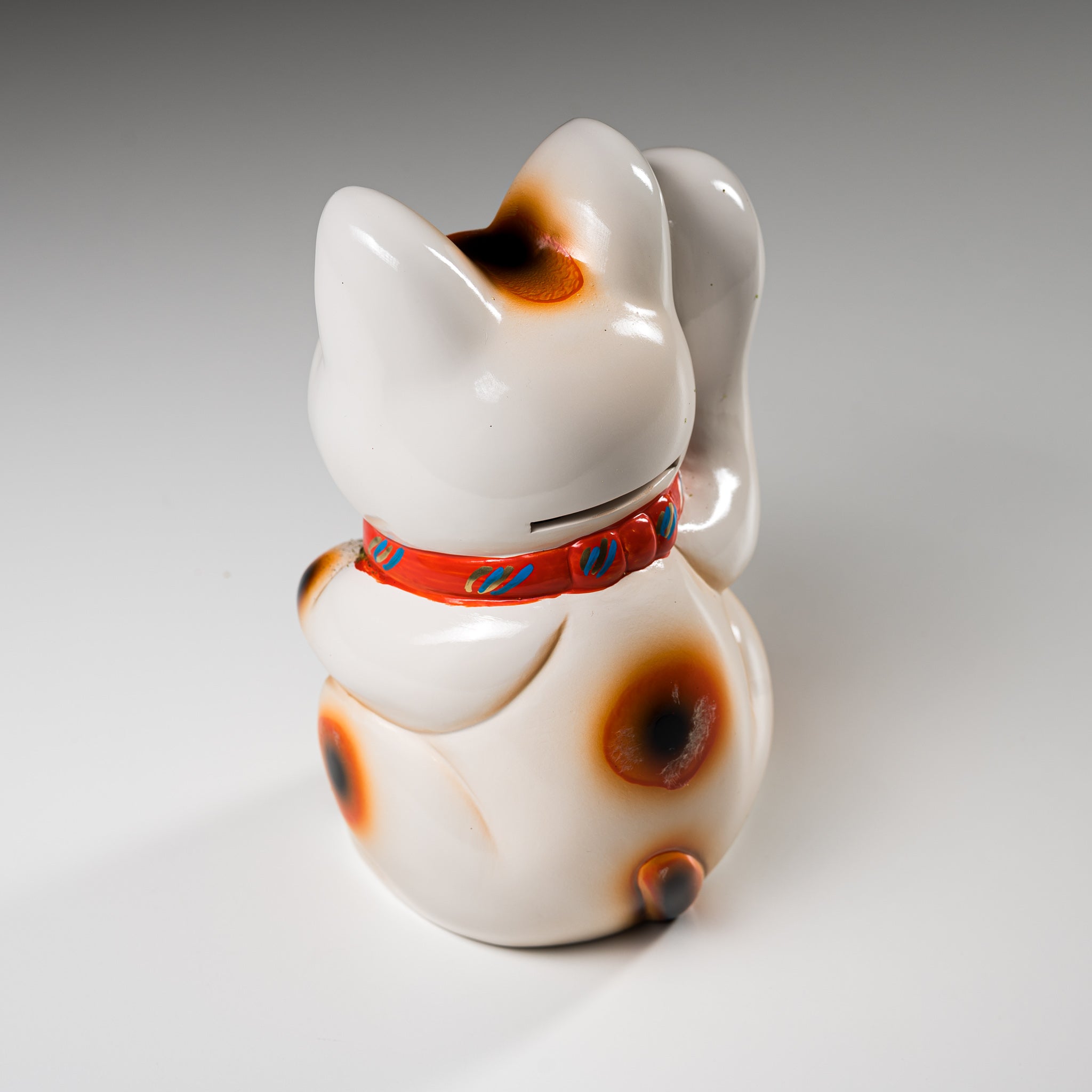 Tokoname Ware Lucky Cat Ornament - Right Hand Raised, 19cm Japanese Maneki Neko for Good Luck & Fortune - Perfect for Home Decor, Office Desk, Gift Giving & Japanese Culture Enthusiasts