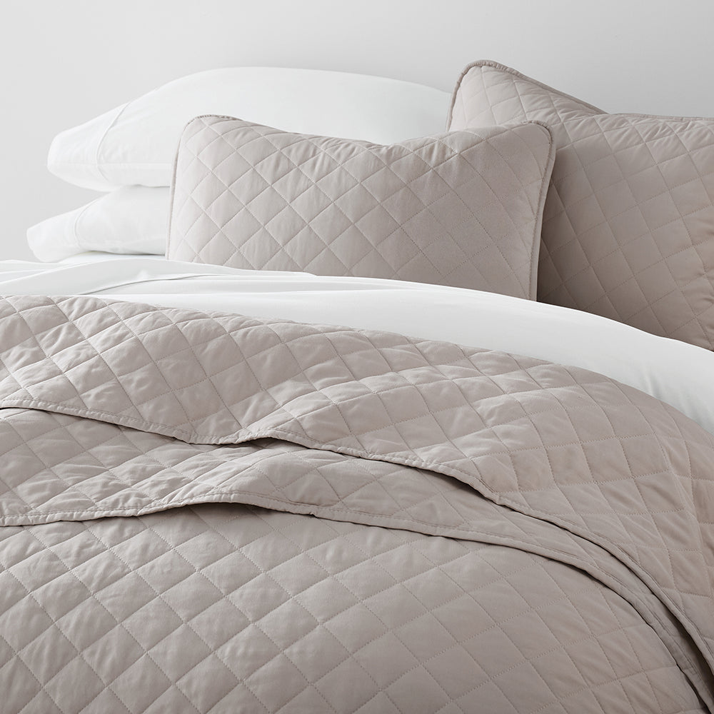 3 Piece Diamond Stitch Quilted Coverlet Set - Queen Size Bedspread with Matching Shams - Luxury Bedding for Master Bedroom & Guest Room Decor