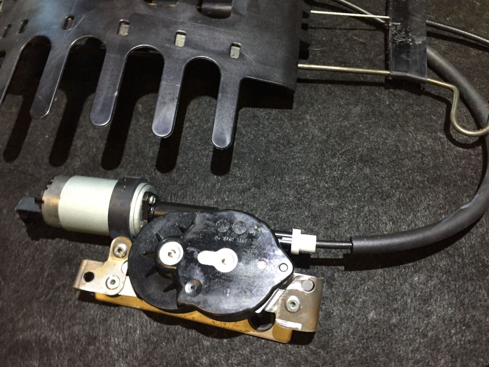 2003-2006 Porsche Cayenne Front Right Passenger Seat Power Lumbar Pump Motor - Replacement Part for Comfort & Support While Driving