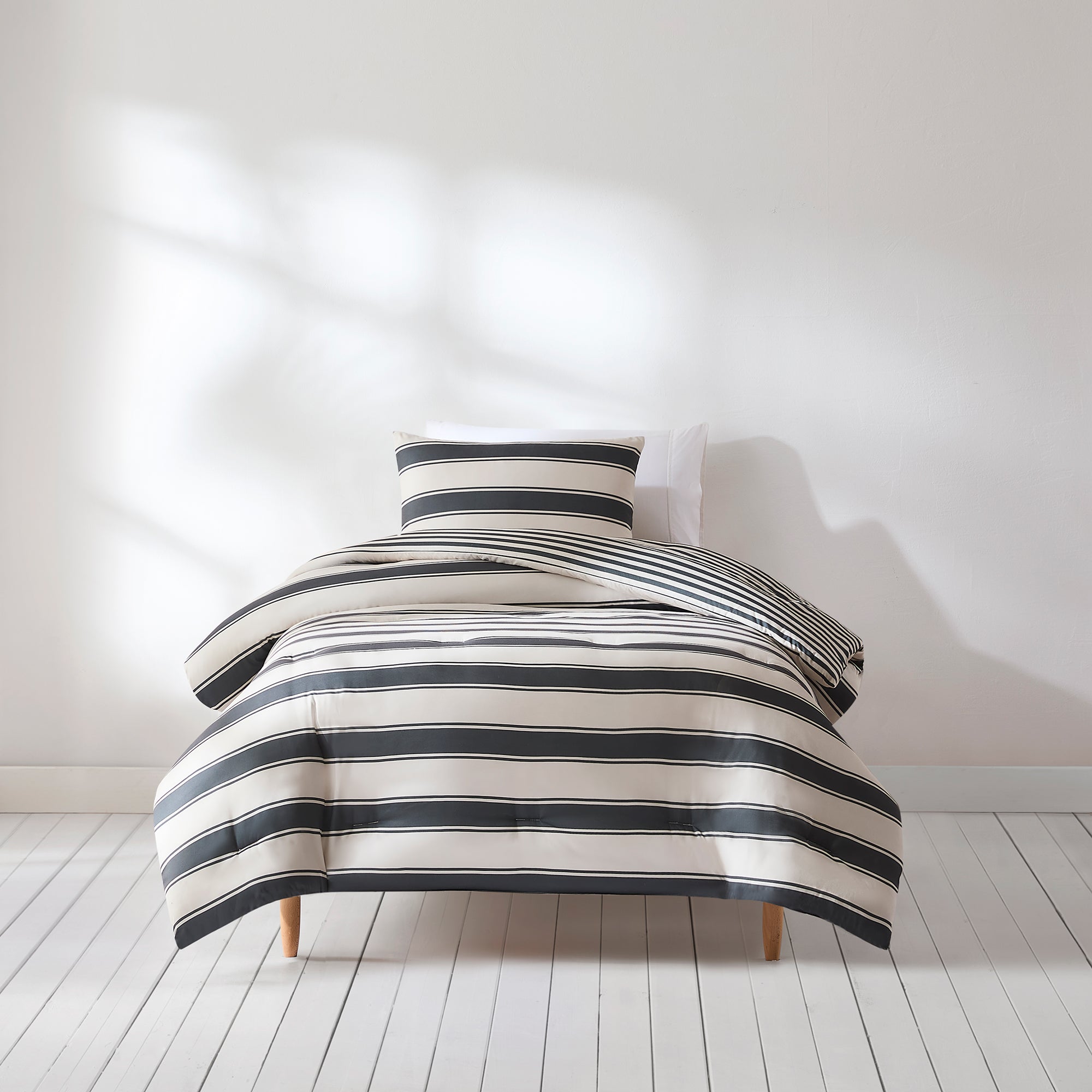 Gale Cabana Stripe Comforter Set - Queen Size Bedding, Soft & Breathable Cotton, Coastal Beach Style - Perfect for Guest Rooms, Vacation Homes & Summer Bedroom Decor