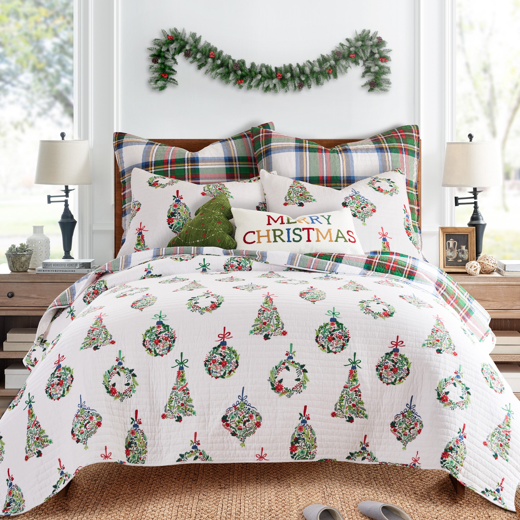 Festive Christmas Baubles Quilt Set - Holiday Themed Bedding for Cozy Winter Nights - Perfect for Bedroom Decor & Seasonal Home Styling