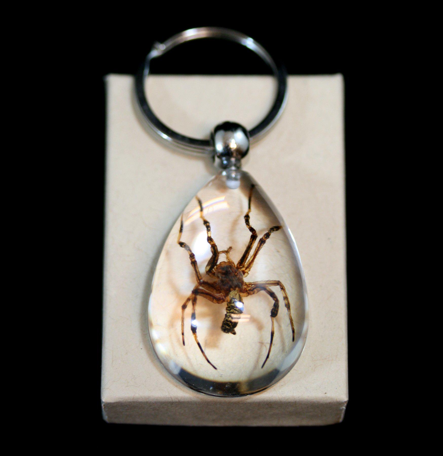 Brown Recluse Spider Keychain - Unique Gothic Accessory for Halloween, Cosplay & Bug Lovers - Perfect for Backpacks, Key Rings & Gift Giving