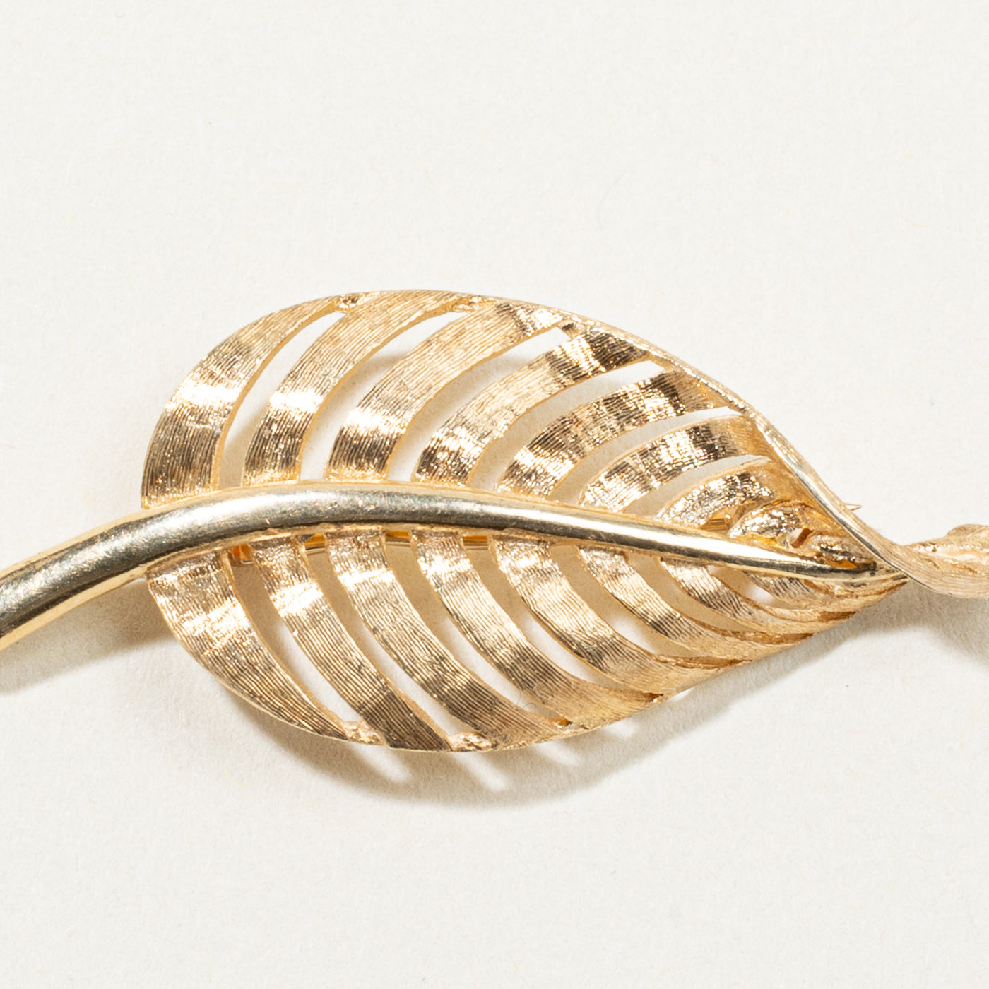 14K Yellow Gold Leaf Brooch - Elegant Floral Pin for Women - Perfect for Weddings, Parties & Everyday Wear