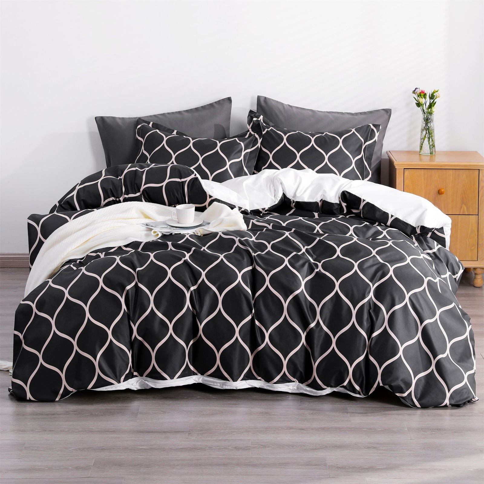 NTBAY 2/3 Piece Wrinkle-Resistant Microfiber Duvet Cover Set with Stylish Curve Pattern - Soft & Breathable Bedding for Master Bedroom, Guest Room & Dorm