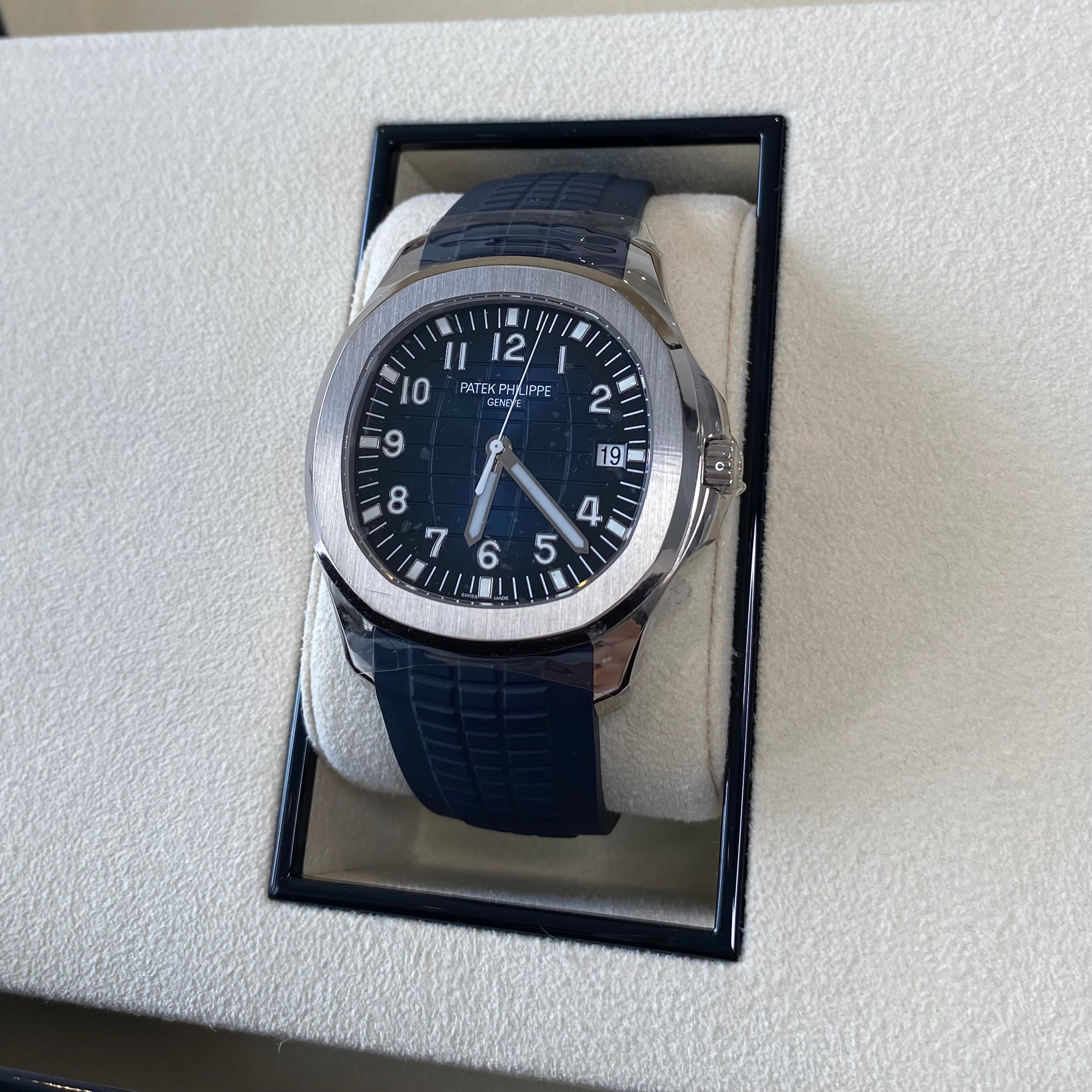 Patek Philippe Aquanaut 5168G-001 18K White Gold Luxury Men's Watch - Perfect for Business Meetings & Special Occasions