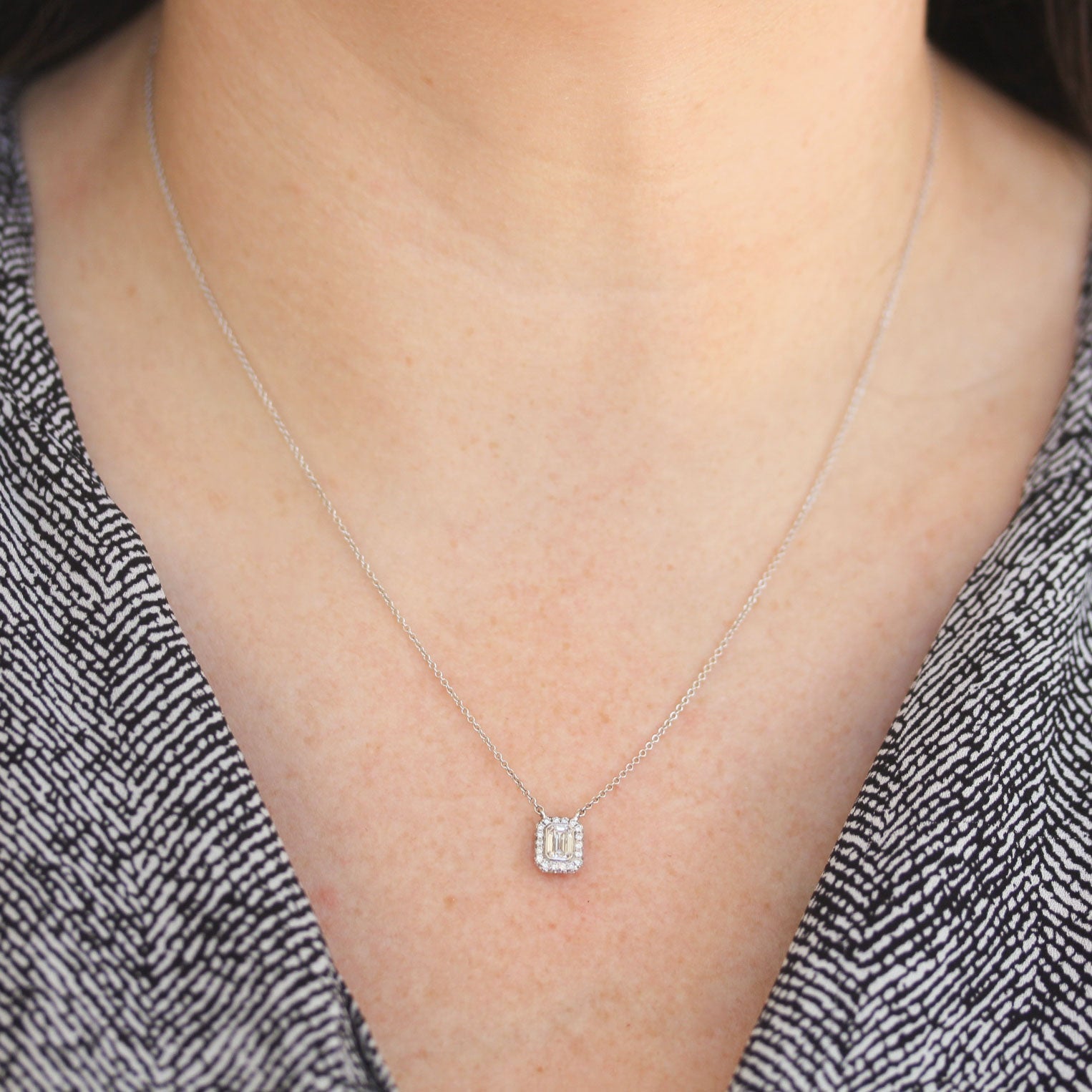 Nader Kash Diamond Bezel Halo Pendant Necklace - 14K White Gold Diamond Jewelry for Women - Perfect for Anniversaries, Weddings & Special Occasions