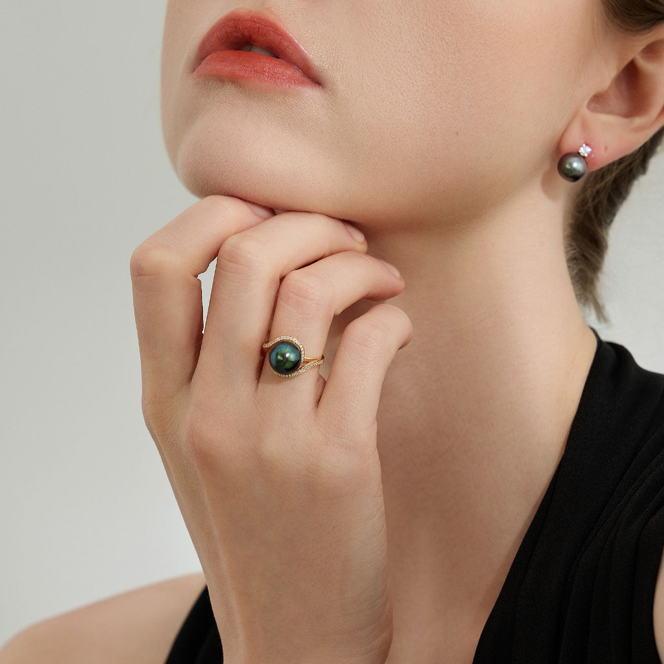 18K Gold Tahitian Pearl Ring for Women - Elegant Saltwater Pearl Jewelry Gift for Anniversary, Wedding, or Special Occasions