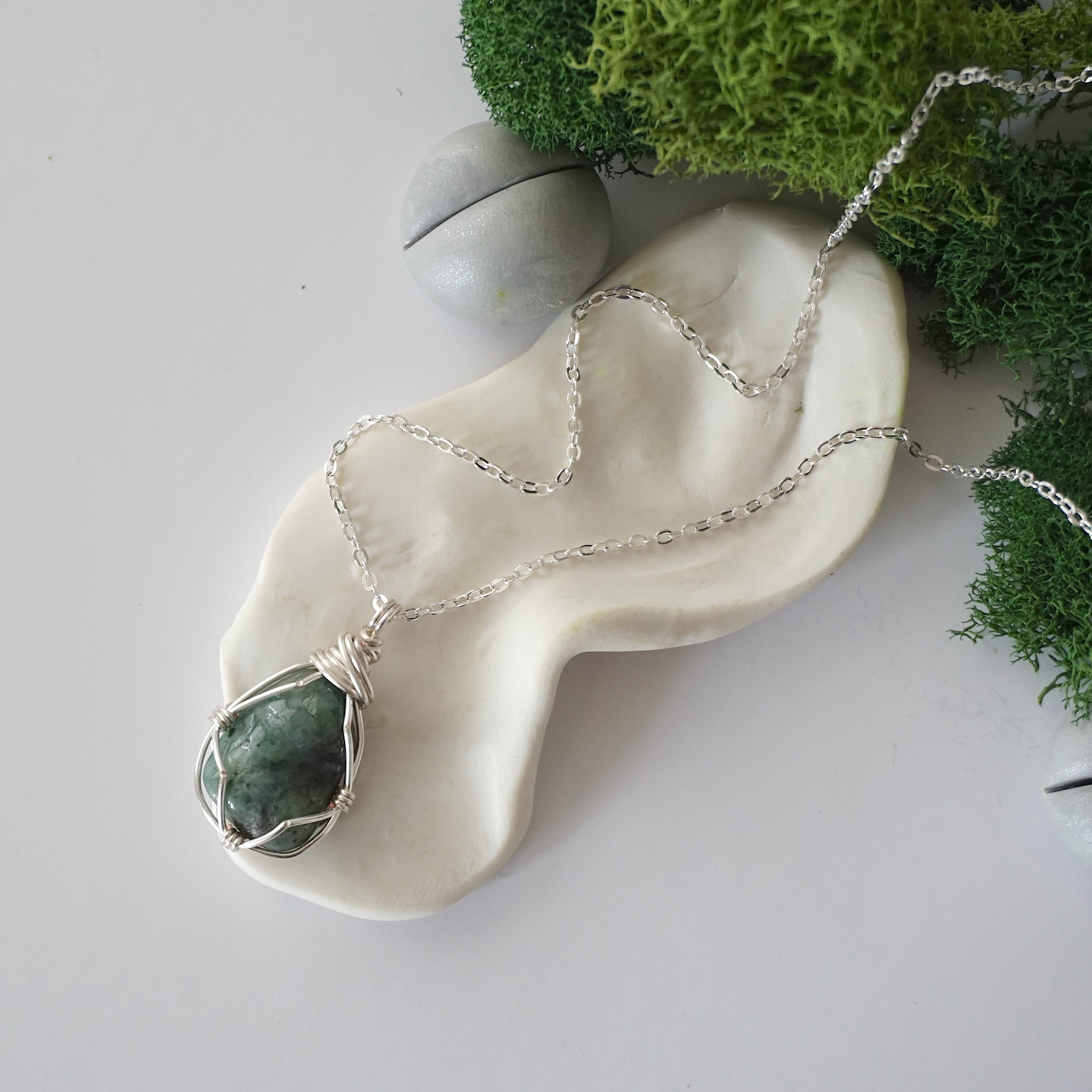 Emerald Birthstone Necklace for Women - Elegant Crystal Pendant Jewelry for Birthday, Anniversary & Mother's Day Gifts