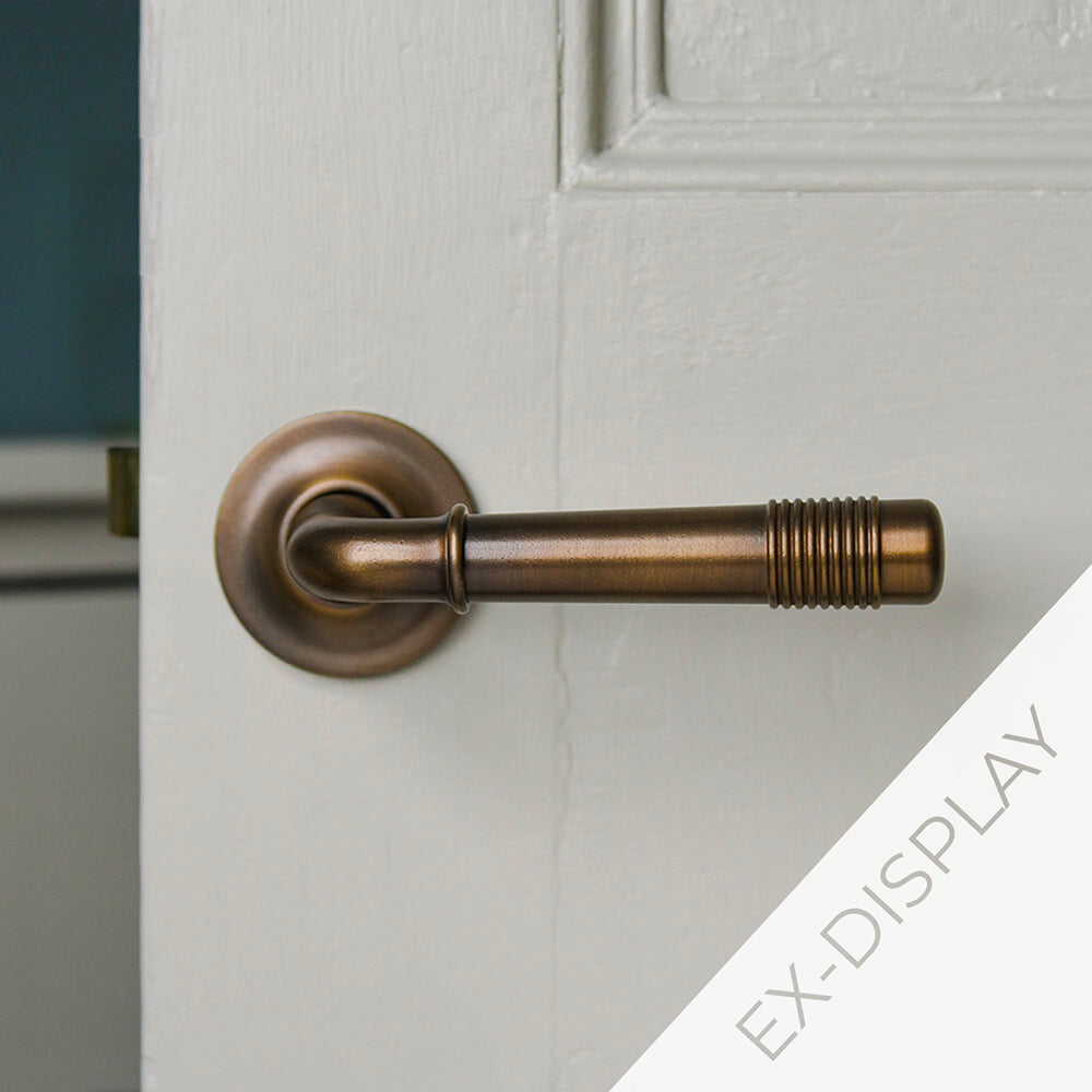 Vintage Distressed Antique Brass Crest Lever Door Handles with Concealed Rose - Classic Home Decor for Interior Doors, Bedrooms & Victorian Style Houses