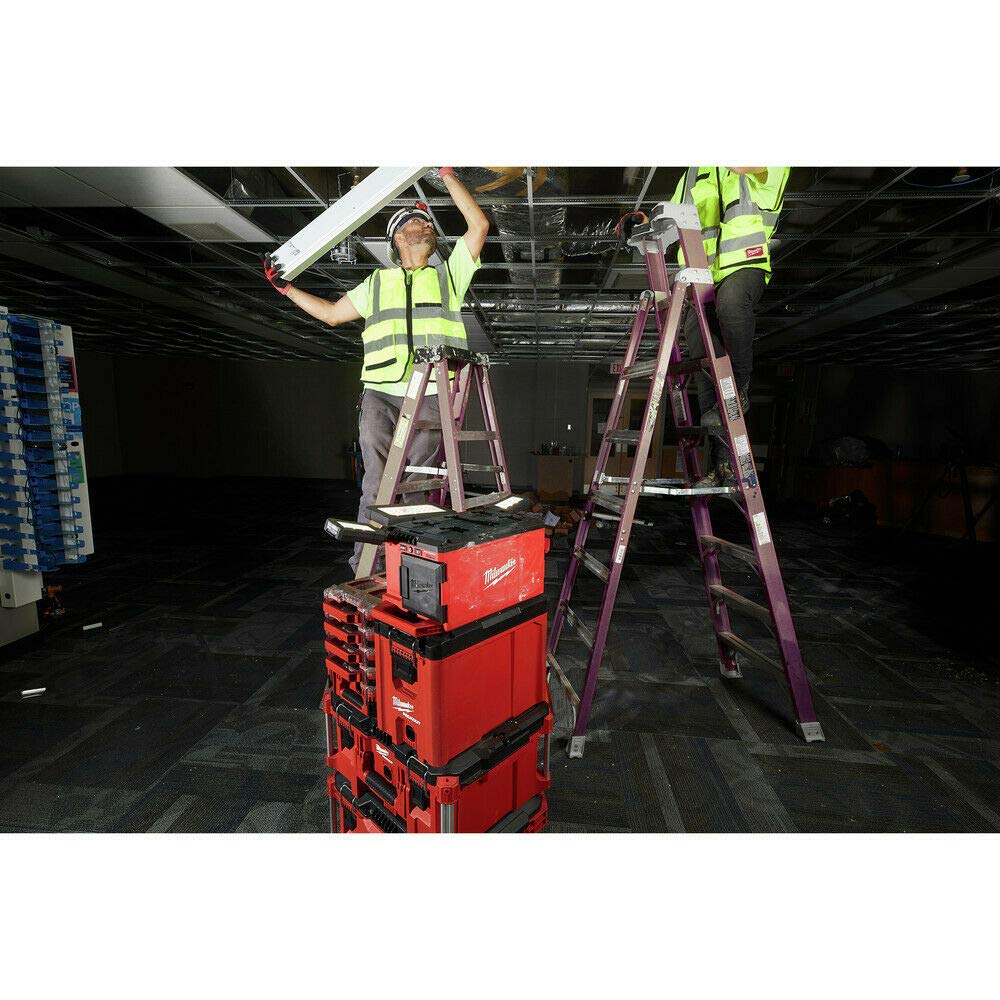 Milwaukee M18 PACKOUT LED Work Light with USB Charger - Cordless Jobsite Light for Construction, Camping & Emergency Use (Tool Only)