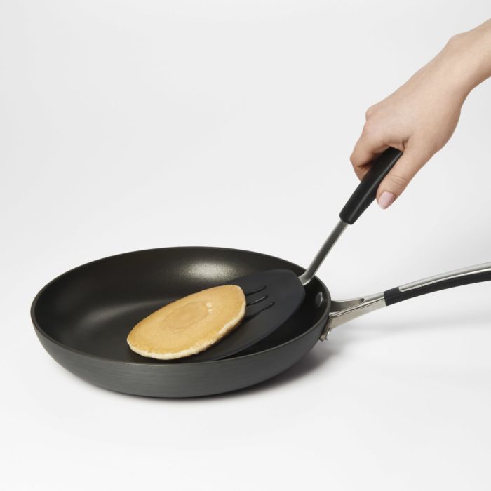 OXO Silicone Pancake Turner - Non-Stick Flexible Spatula for Flipping Pancakes, Eggs & Burgers - Heat Resistant Kitchen Utensil for Cooking, Baking & Grilling
