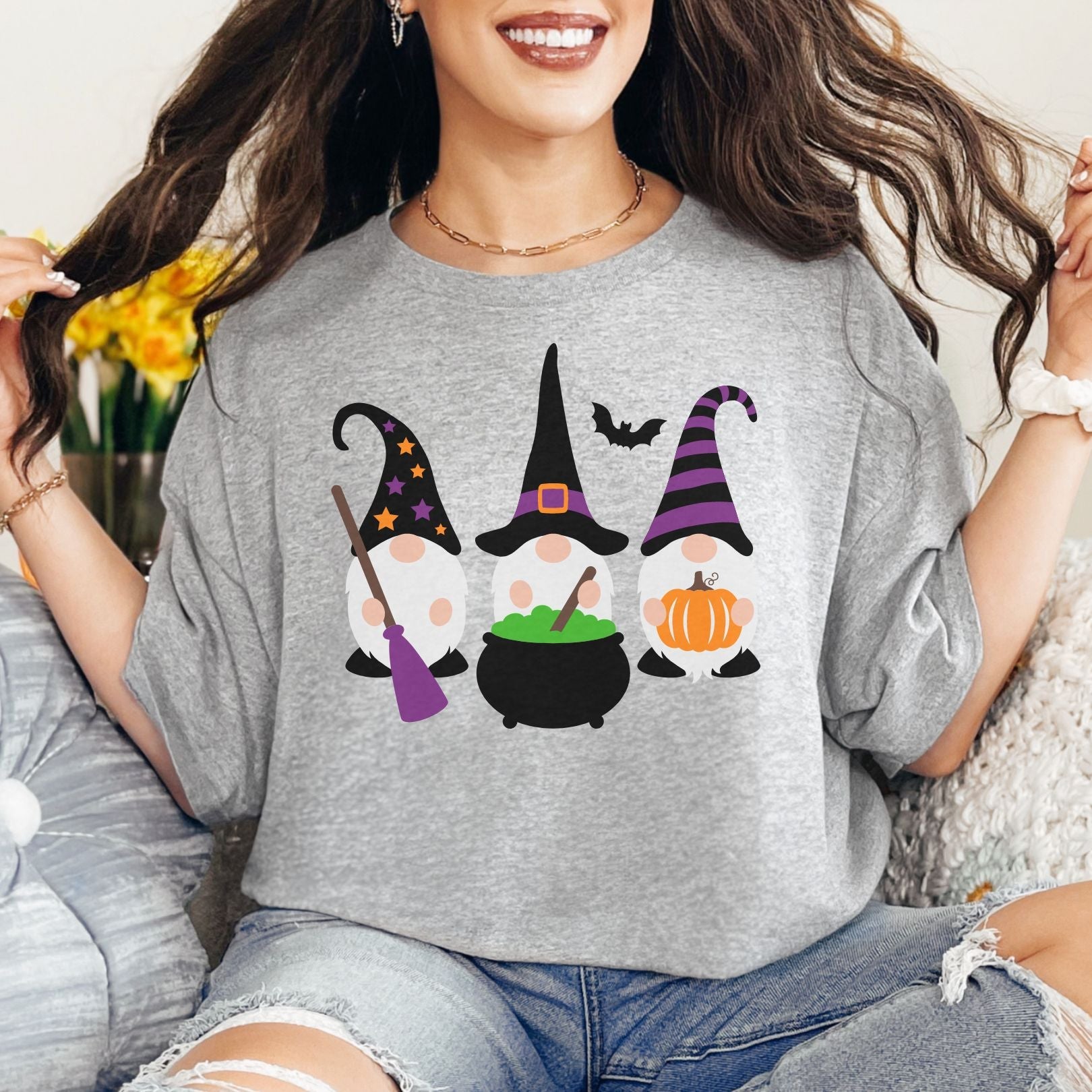 Halloween Gnome Graphic T-Shirt for Men & Women - Cute & Spooky Halloween Outfit for Parties & Costume Events