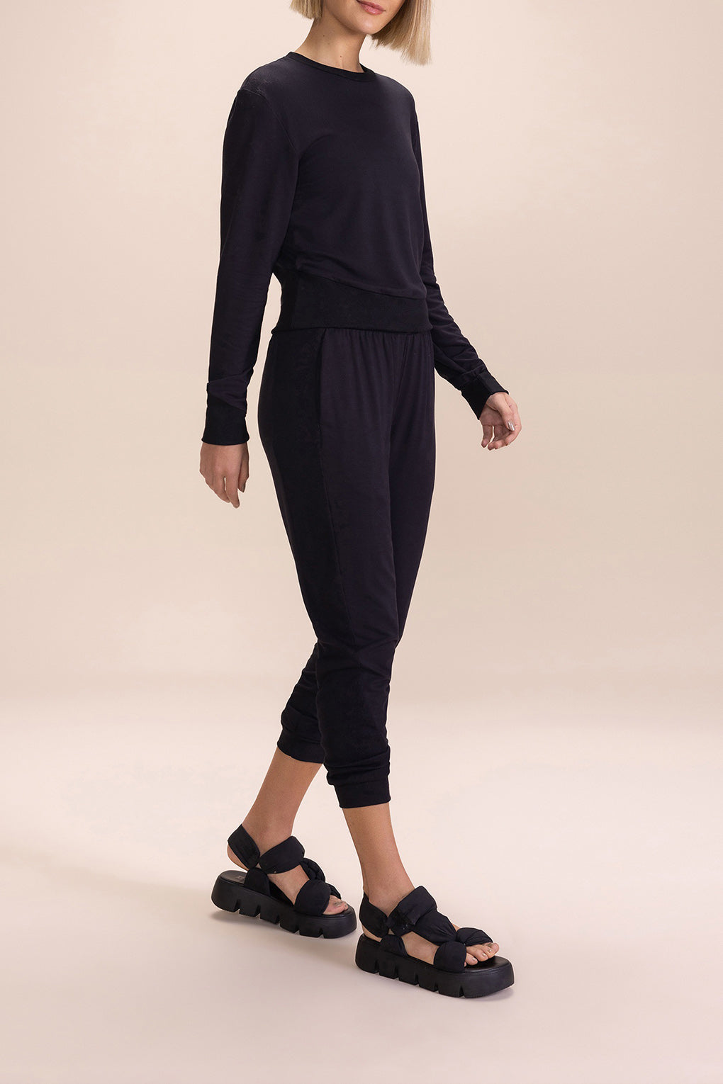 Trendy Urban Daily Cropped Sweatshirt for Women | Soft Casual Pullover | Perfect for Streetwear, Gym & Lounge