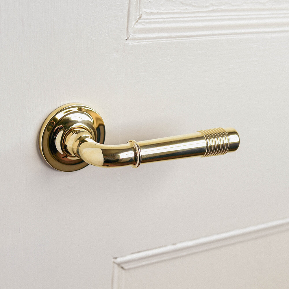 Polished Brass Crest Lever Door Handles with Concealed Rose - Elegant Entryway Hardware for Bedroom, Bathroom & Interior Doors