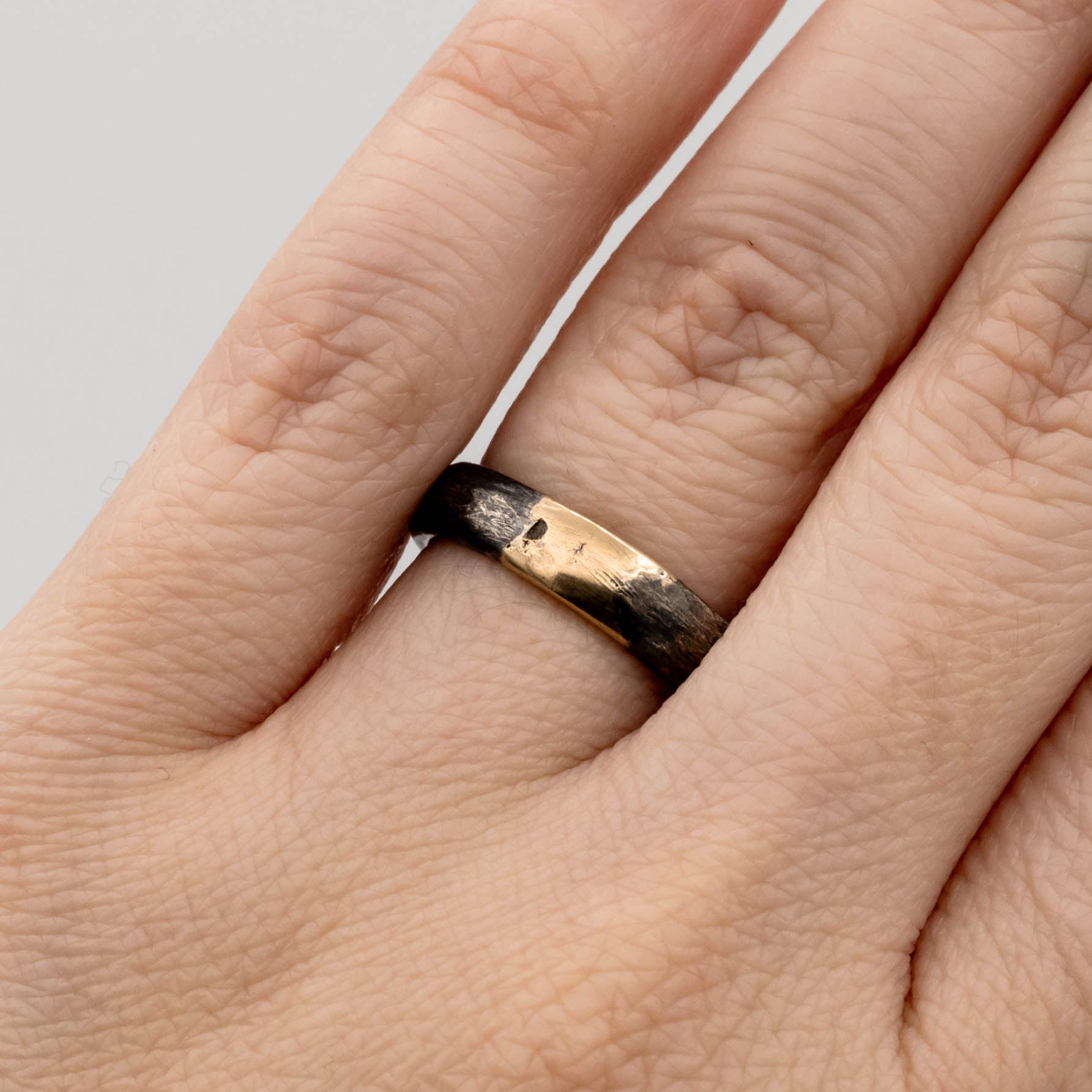 Vintage Black & Gold Band Ring for Men - Elegant Gothic Jewelry for Weddings, Parties & Everyday Wear