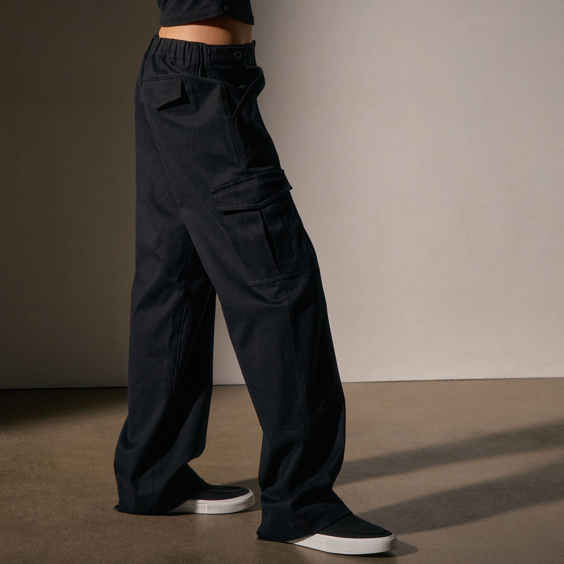 Premium Cashmere Touch Cargo Pants for Men & Women - Soft & Comfortable Black Tactical Pants - Perfect for Outdoor Adventures, Travel & Casual Wear