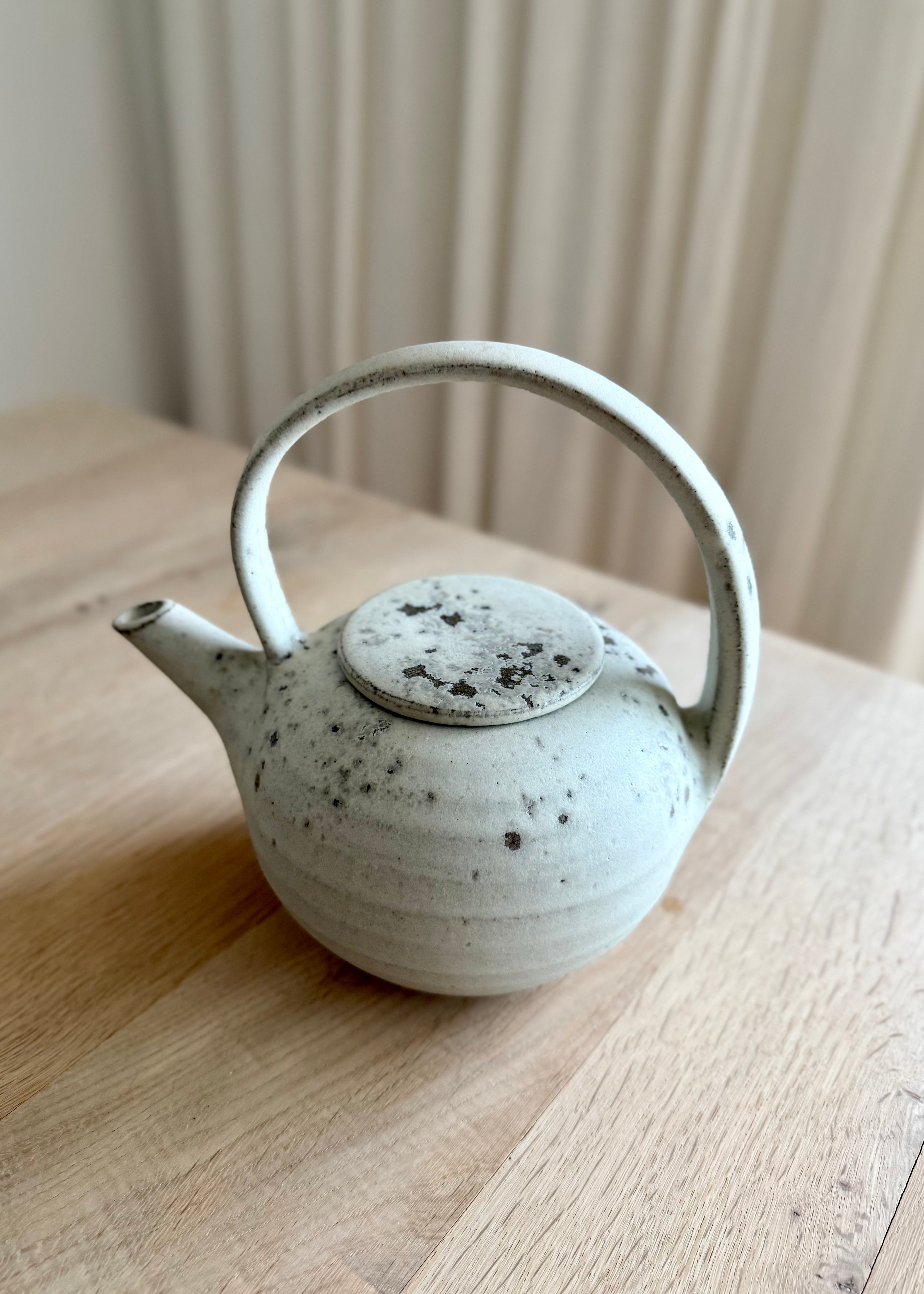 Aage Würtz Premium Ceramic Teapot - Elegant Handmade Tea Pot with Infuser - Perfect for Loose Leaf Tea, Herbal Tea & Tea Parties - Ideal Gift for Tea Lovers & Home Decor
