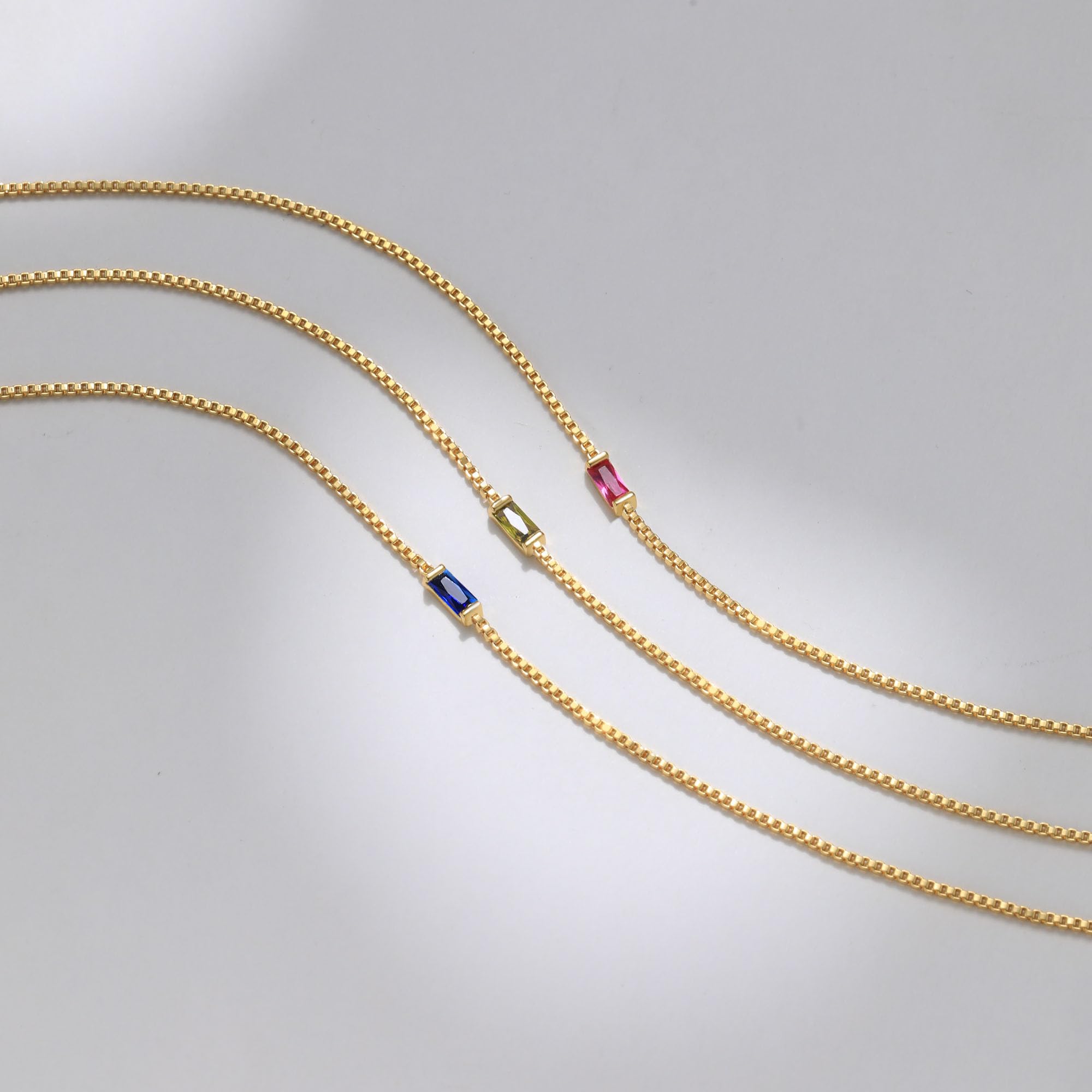 JSJOY Gold Birthstone Bracelet for Women - Dainty Link Chain Jewelry with Birthstones | Perfect Birthday Gift for Her, Mom, Wife, Girlfriend & Anniversary Present | Ideal for Everyday Wear, Special Occasions & Gift-Giving