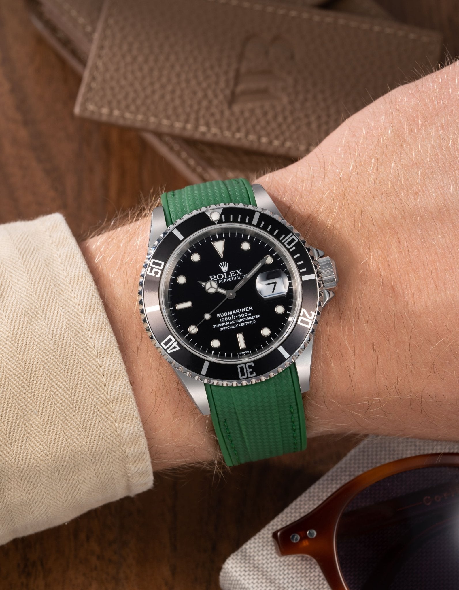 Vertech Rubber Watch Band Replacement for Rolex Submariner 16610 - Durable Waterproof Strap for Diving, Swimming & Outdoor Activities