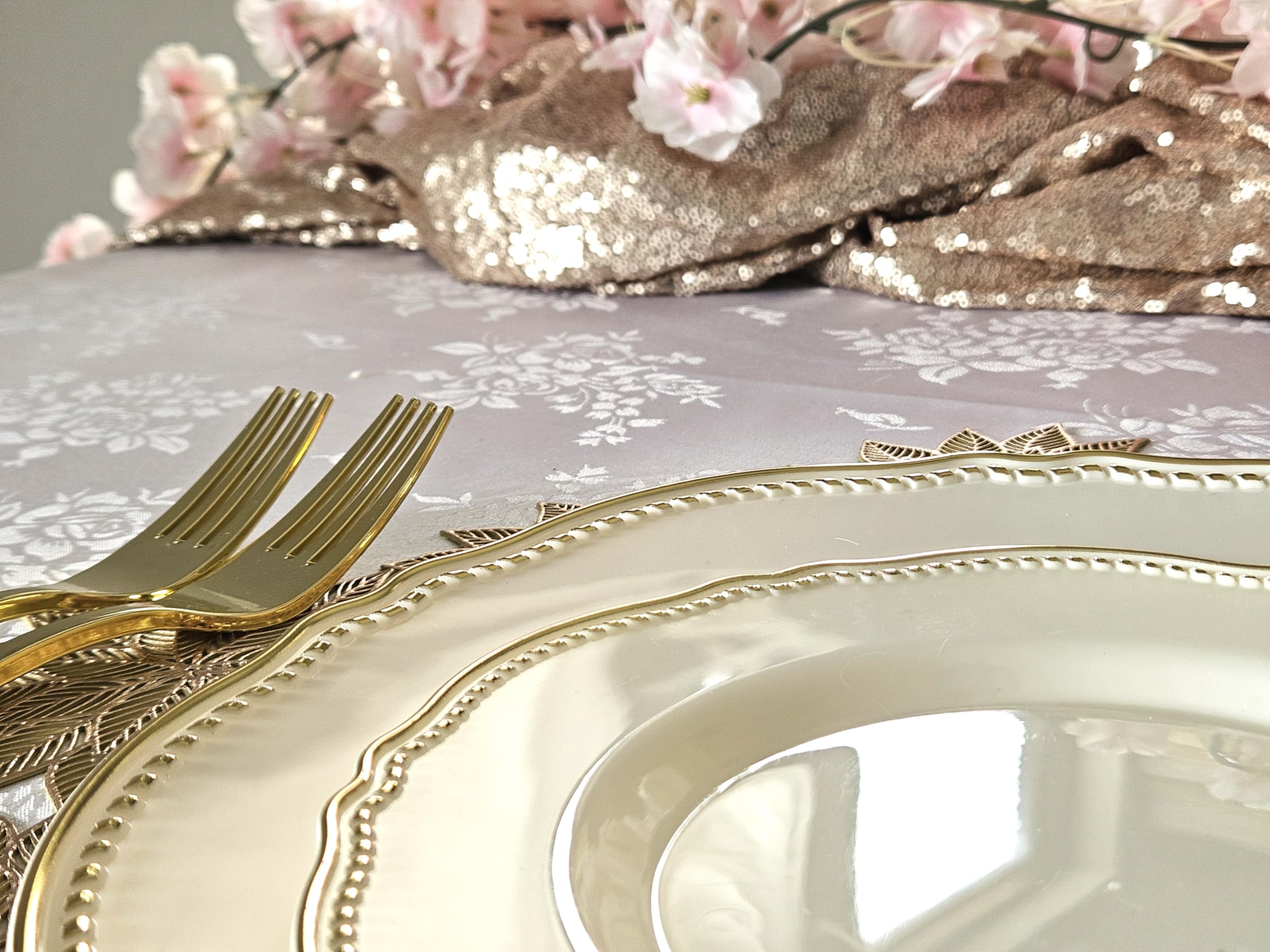 40-Pack Heavyweight Disposable Plastic Plates for Weddings & Parties - 10.25'' Dinner Plates in Rochelle Ivory & Gold - Elegant Tableware for Bridal Showers, Baby Showers & Special Events