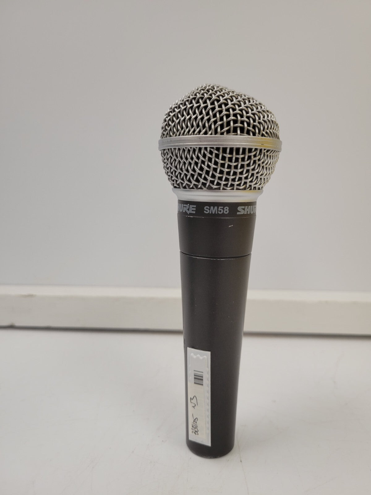 Shure SM58 Dynamic Vocal Microphone - Professional Cardioid Mic for Live Performances, Studio Recording & Podcasting - Ideal for Singers, Speakers & Musicians