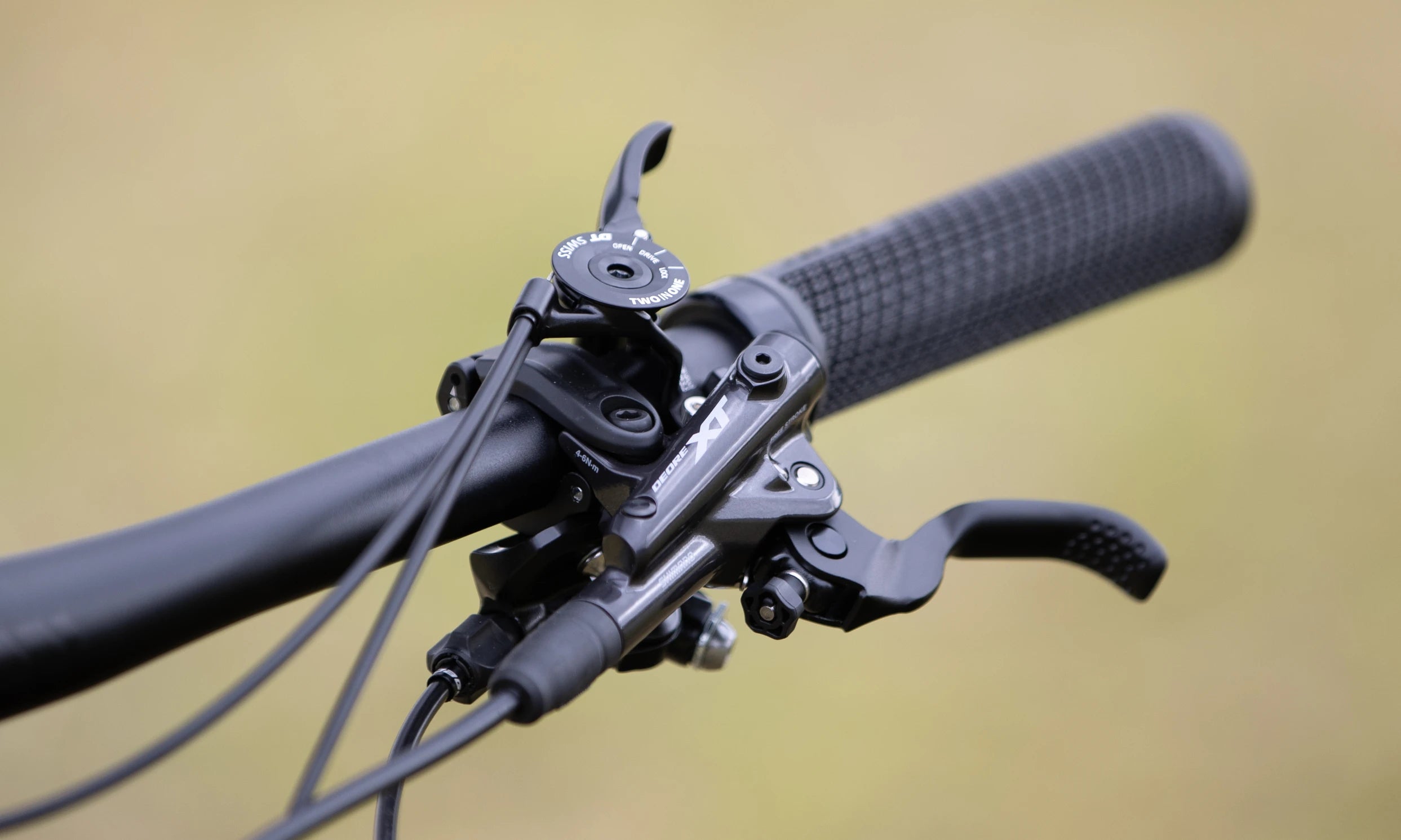 Premium XF 9.7 RC Carbon Fiber XC Mountain Bike - Lightweight & Durable for Trail Riding & Off-Road Adventures
