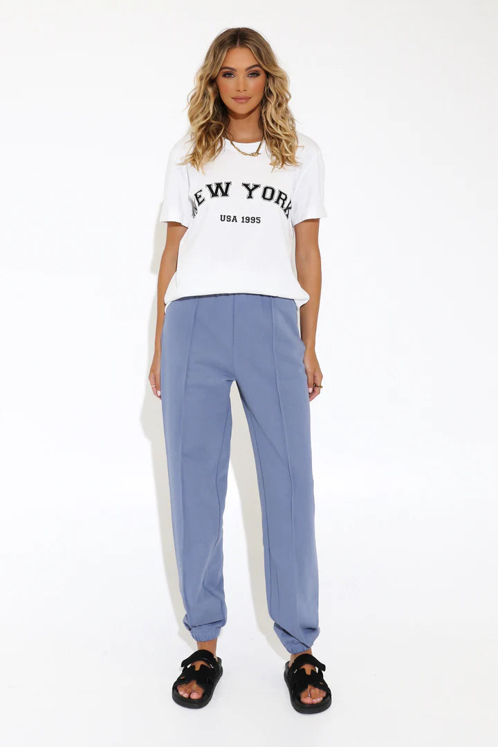 New York Graphic Tee for Men & Women - Trendy NYC Skyline T-Shirt - Casual Streetwear for Travel, Urban Fashion, and Everyday Wear