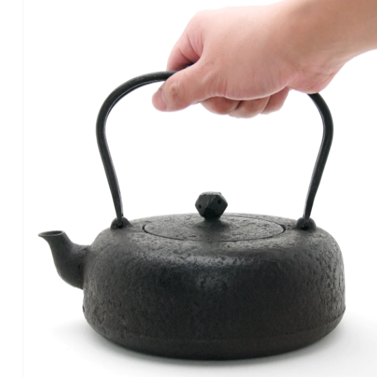 Authentic Japanese Nanbu Tetsubin Iron Teapot - Koizumi Nizaemon 11th Generation Dora Gata Cast Iron Kettle with Gift Box - Perfect for Traditional Tea Ceremonies & Home Brewing