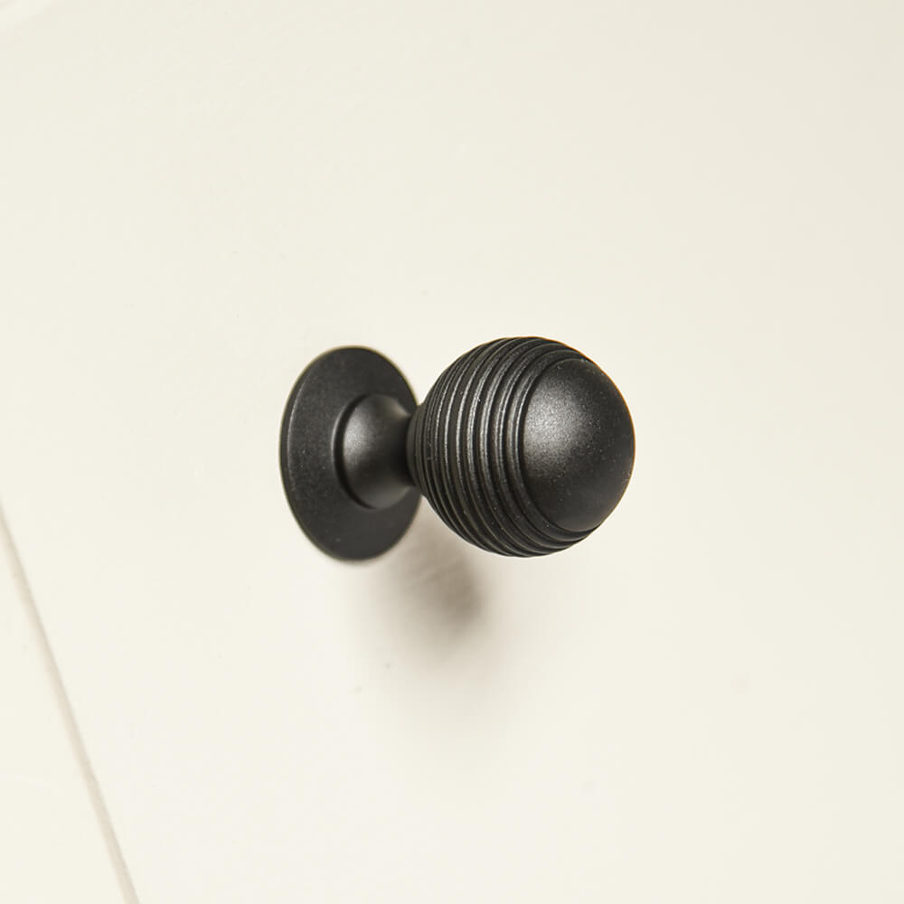 Zero Black Reeded Beehive Cabinet Knob - Vintage Style Hardware for Kitchen & Bathroom Cabinets - Perfect for Home Renovation & DIY Projects