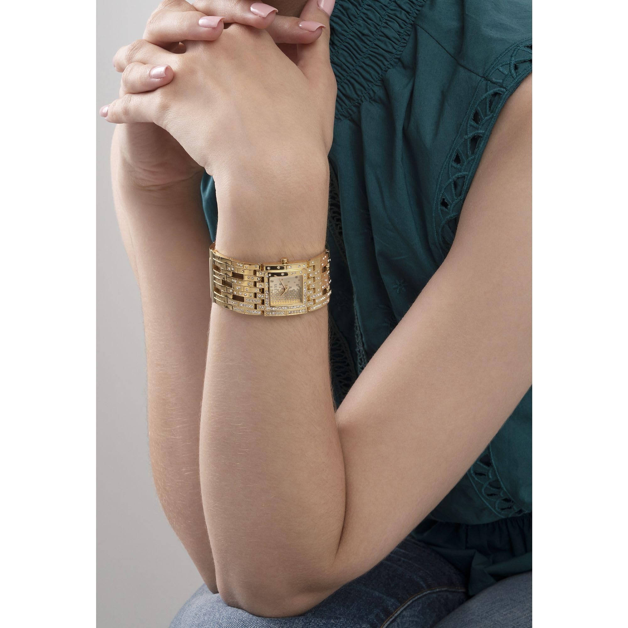 GUESS Women's 22mm Fashion Watch with Stainless Steel Band - Elegant Timepiece for Everyday Wear, Office & Casual Outfits