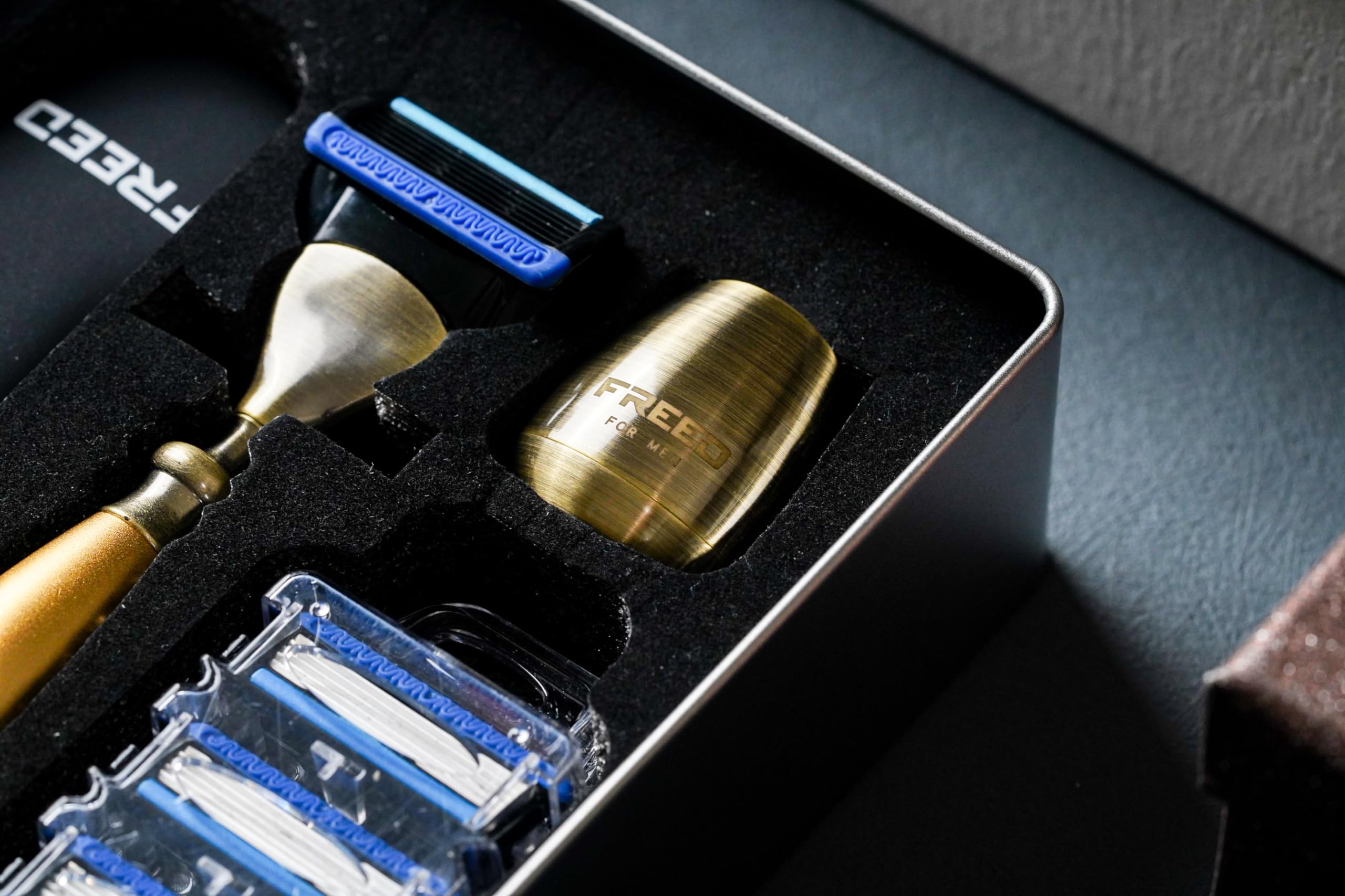 Premium 5-Blade Razor Travel Set - Bronze Series with 5 Blades, Travel Case & Razor Stand - Durable Aluminum Alloy Men's Grooming Gift (Gold) - Perfect for Business Trips, Vacations & Daily Shaving
