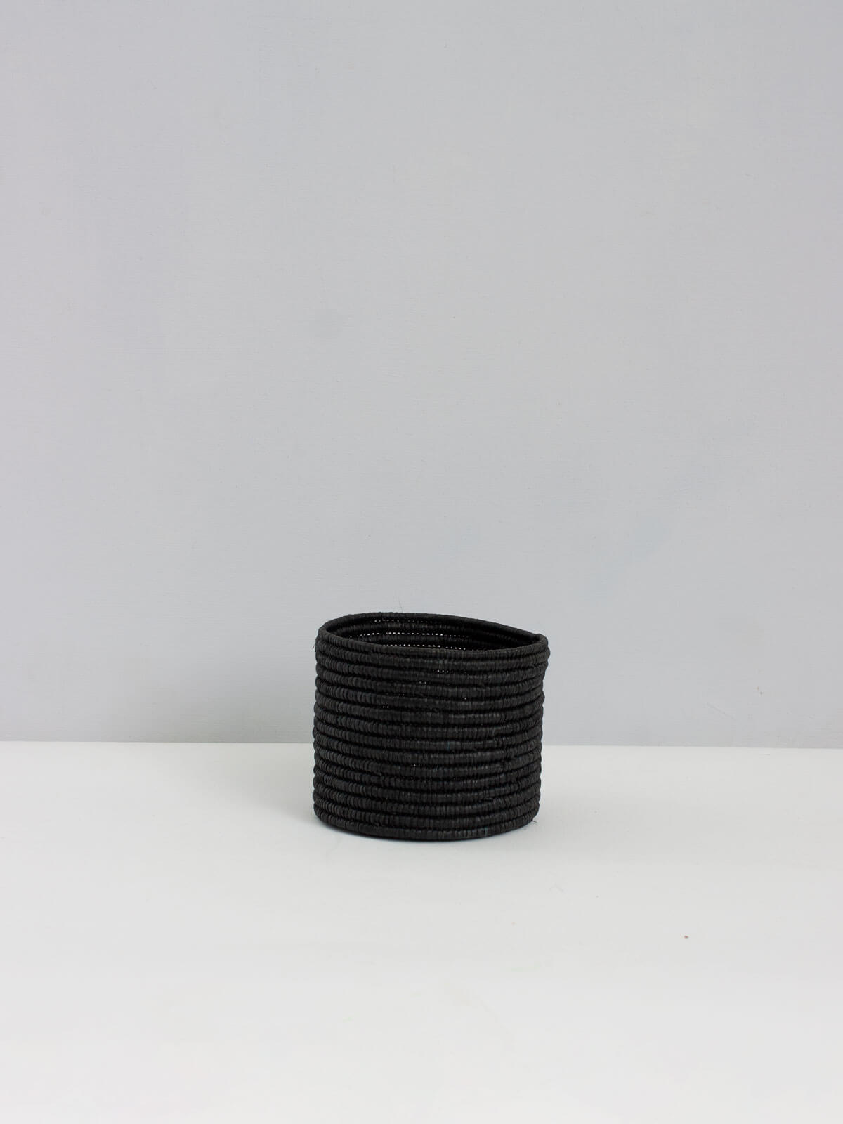 Stylish Black Raffia Storage Baskets - Handwoven Natural Fiber Organizers for Home & Office | Perfect for Blankets, Toys, Magazines & Closet Organization