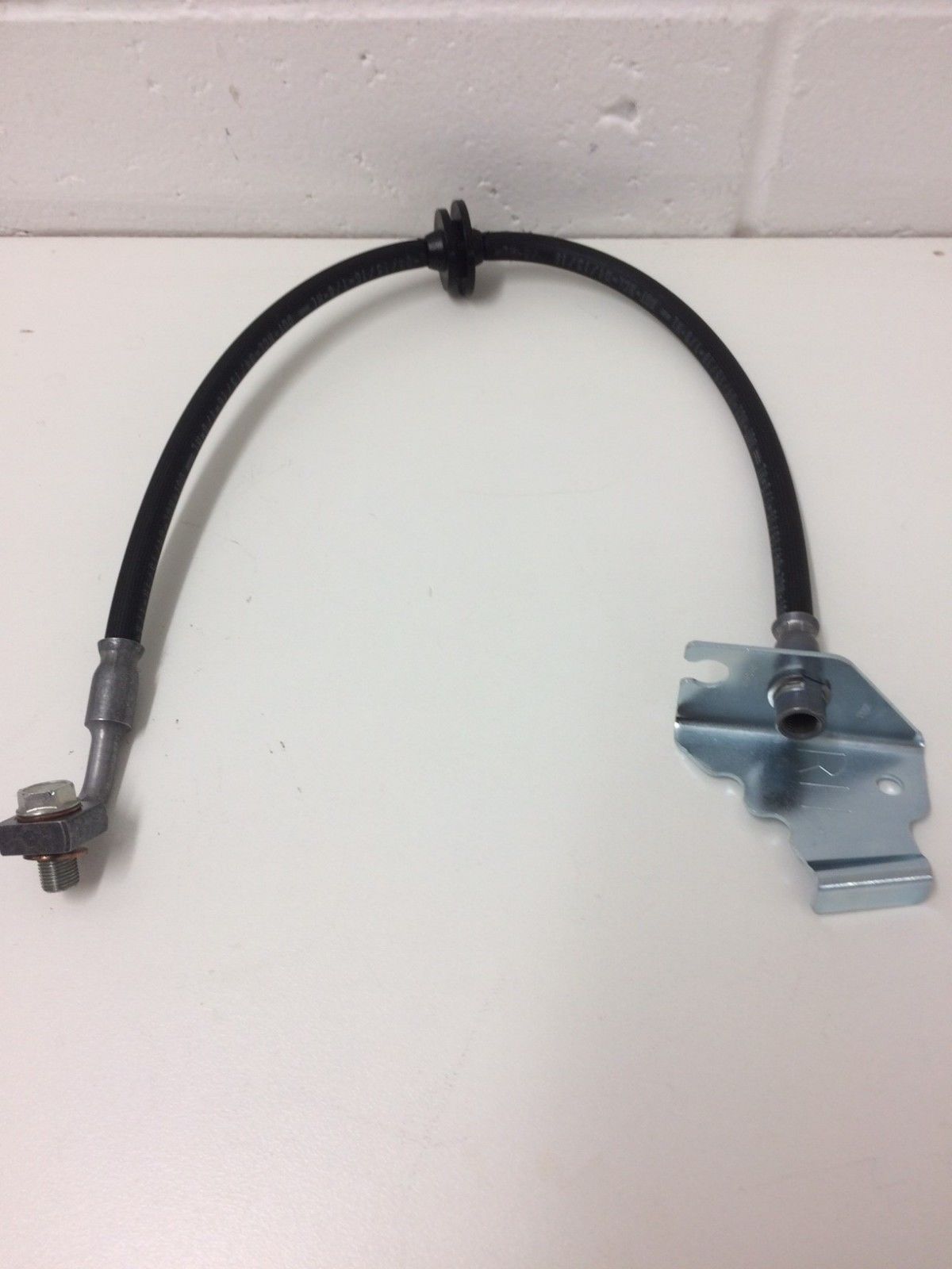 Genuine Holden Right Front Brake Hose for VE VF WM WN Models (2010-2017) - Compatible with V6 & V8 Engines - Perfect for Brake System Repairs and Maintenance